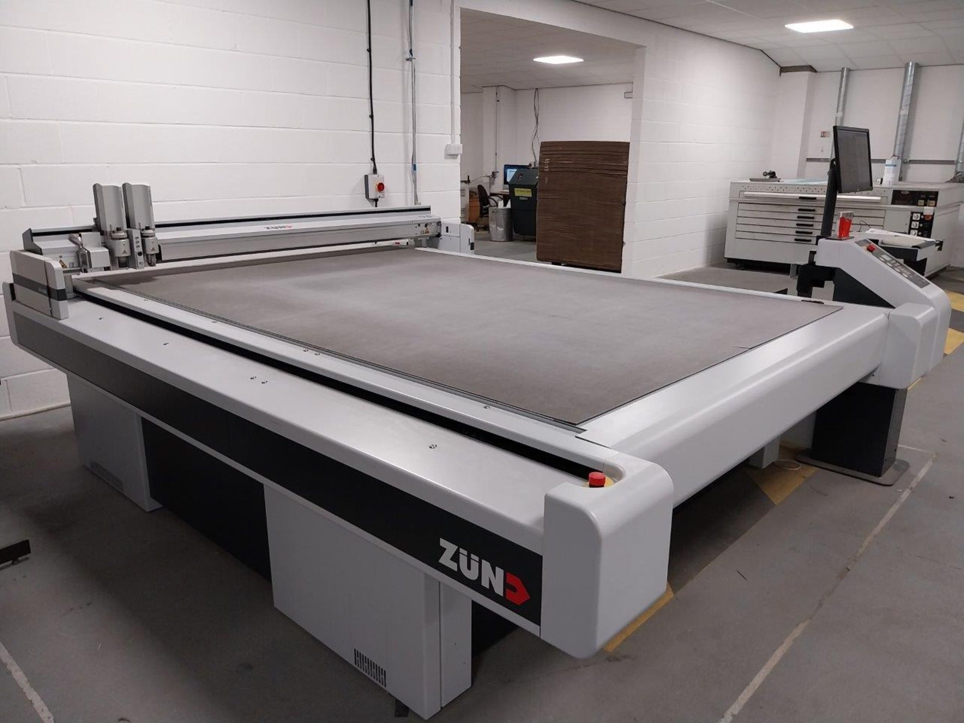 ZUND G3 L-2500 flatbed digital cutting table, cutting width 1800mm, cutting length 2500mm, overall