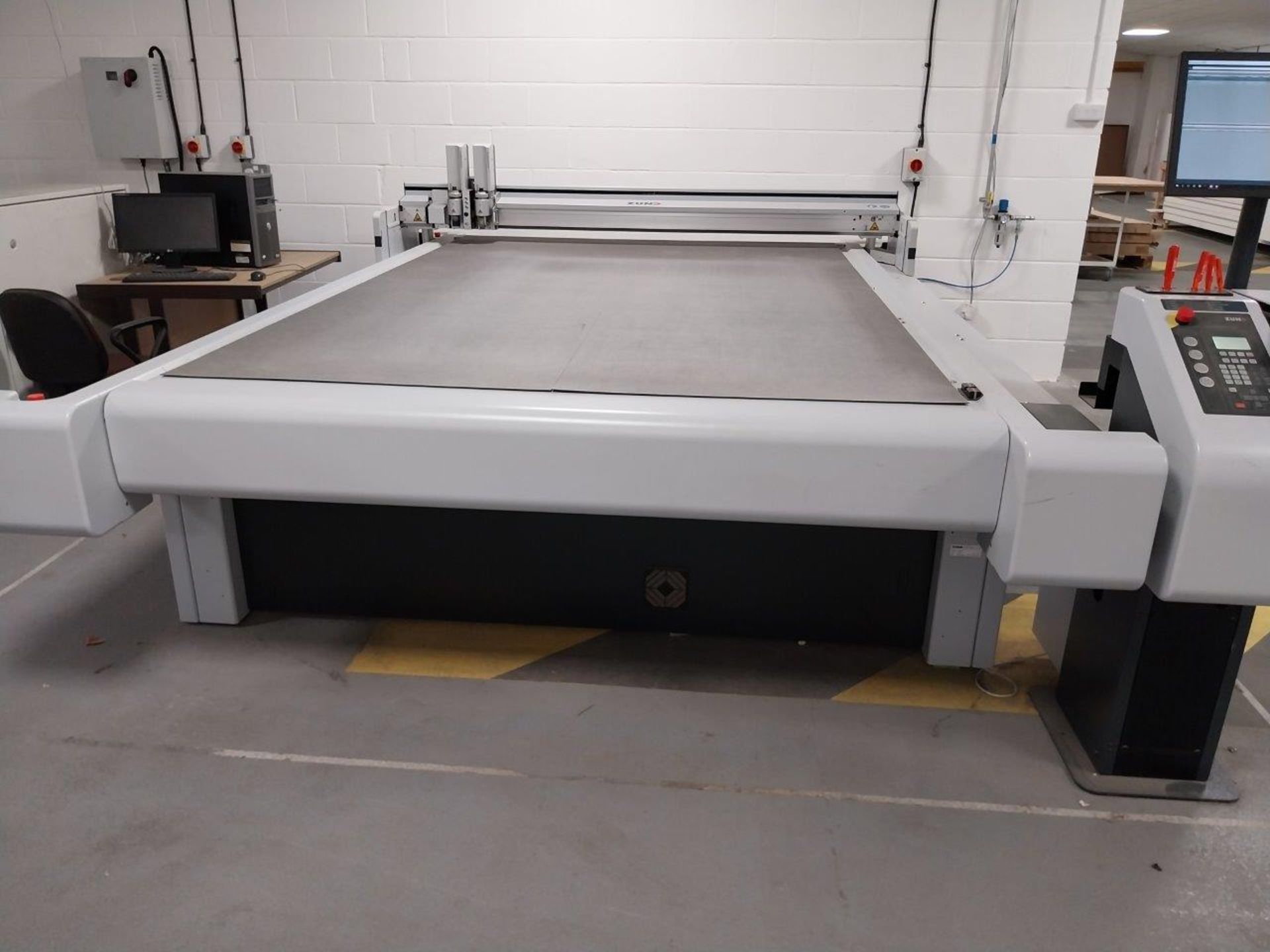 ZUND G3 L-2500 flatbed digital cutting table, cutting width 1800mm, cutting length 2500mm, overall - Image 3 of 13