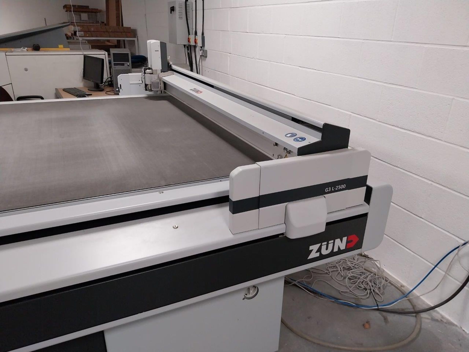 ZUND G3 L-2500 flatbed digital cutting table, cutting width 1800mm, cutting length 2500mm, overall - Image 6 of 13