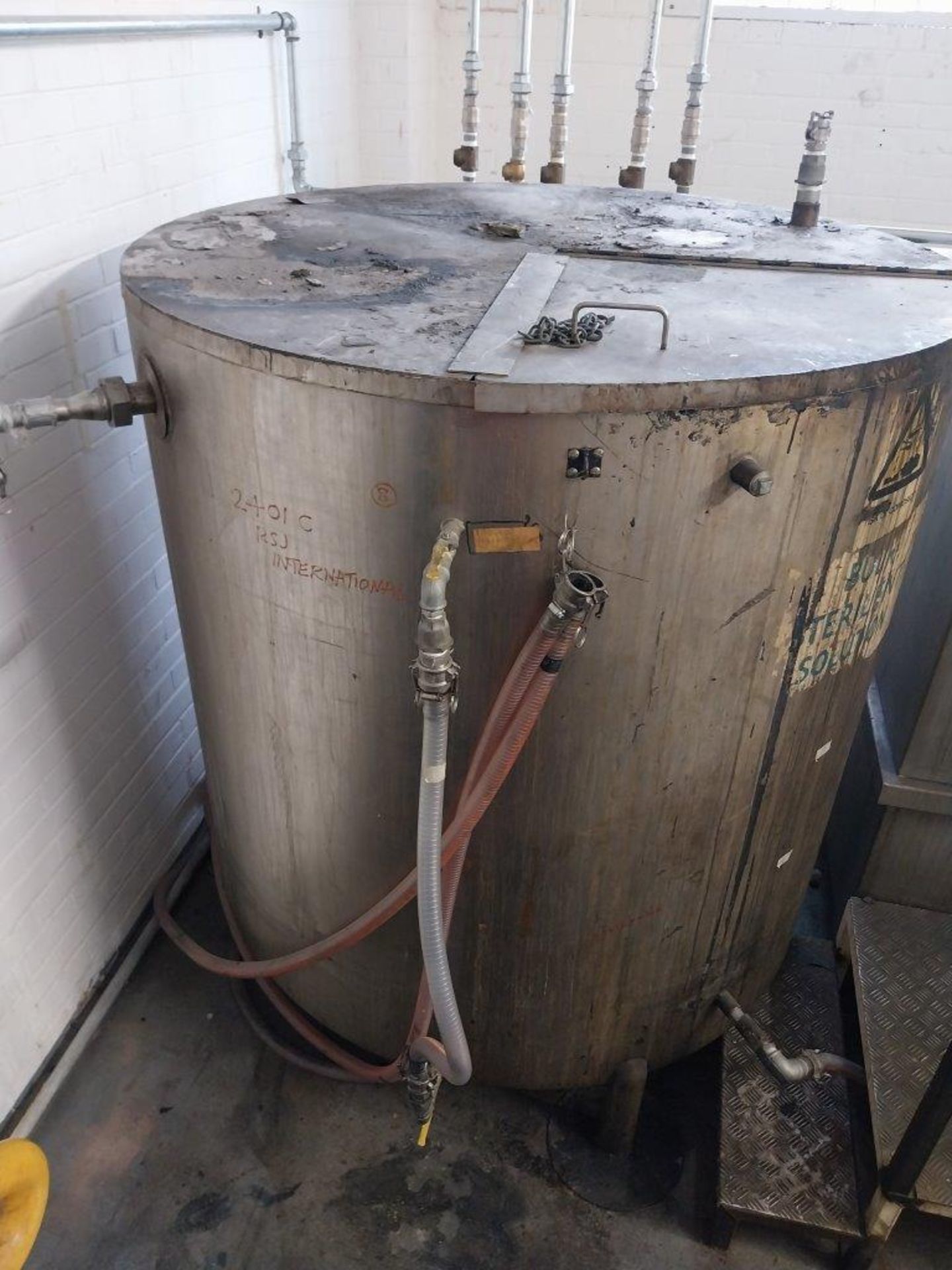 Clean Industries solvent treatment plant to consist of twin clean/dirty tank 2 x 1300L, 2 x - Image 11 of 23