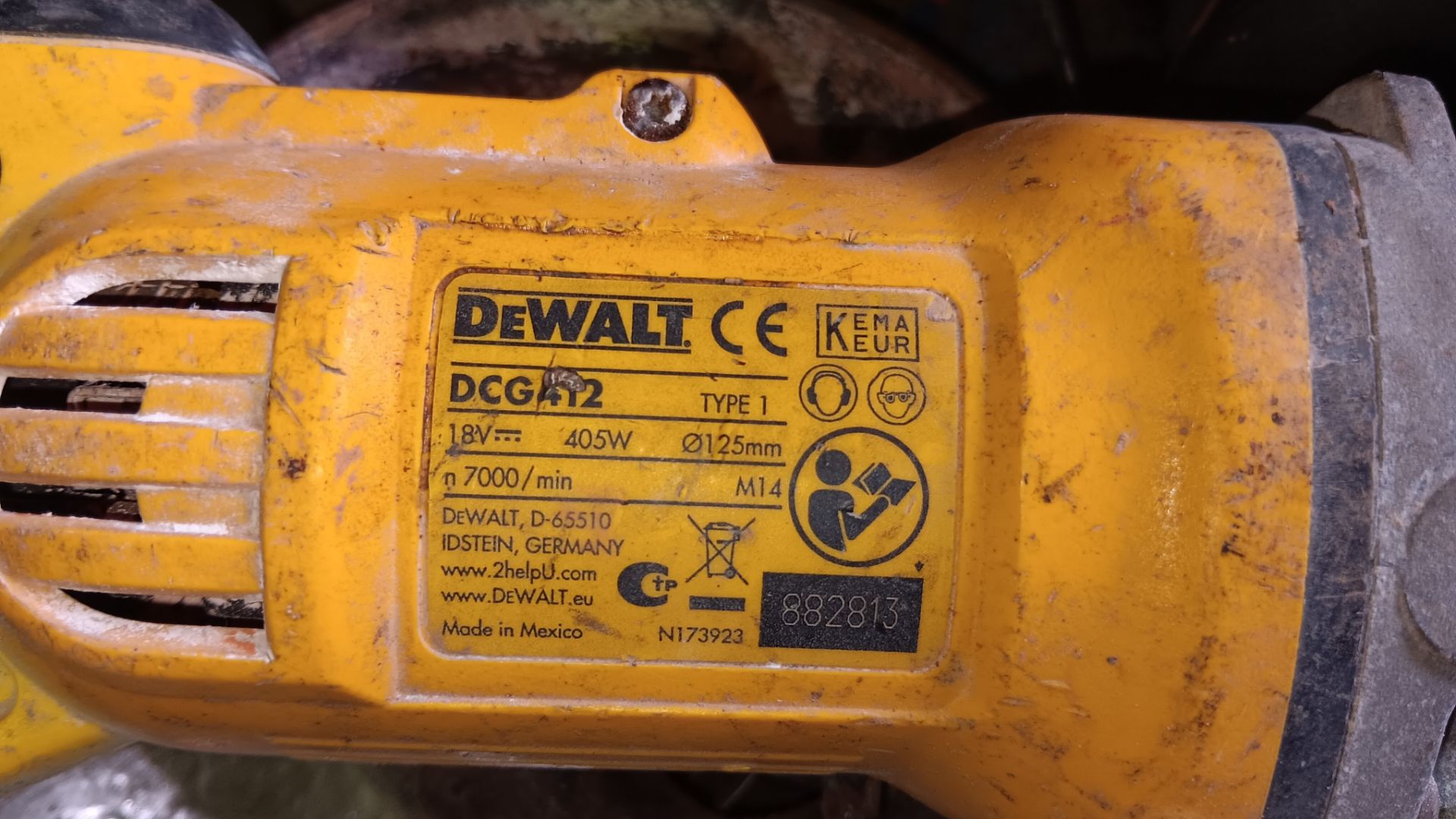 Dewalt DCG412 18v cordless angle grinder, serial number 882813 - Image 5 of 5