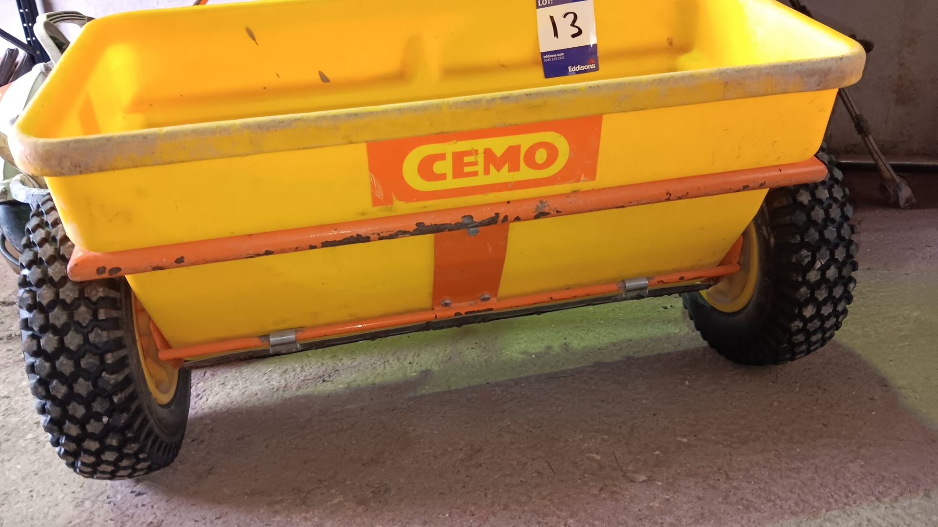 Cemo professional grade seed drop spreader - Image 3 of 4