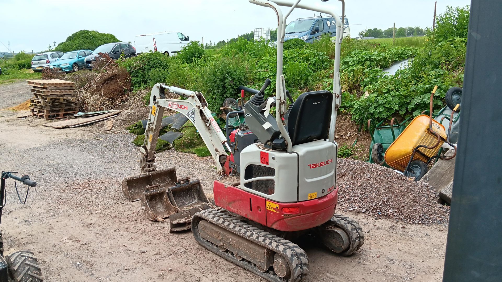 Takeuchi TB210R compact hydraulic excavator, rubber tracks, appprx 400 hours, serial number - Image 7 of 26