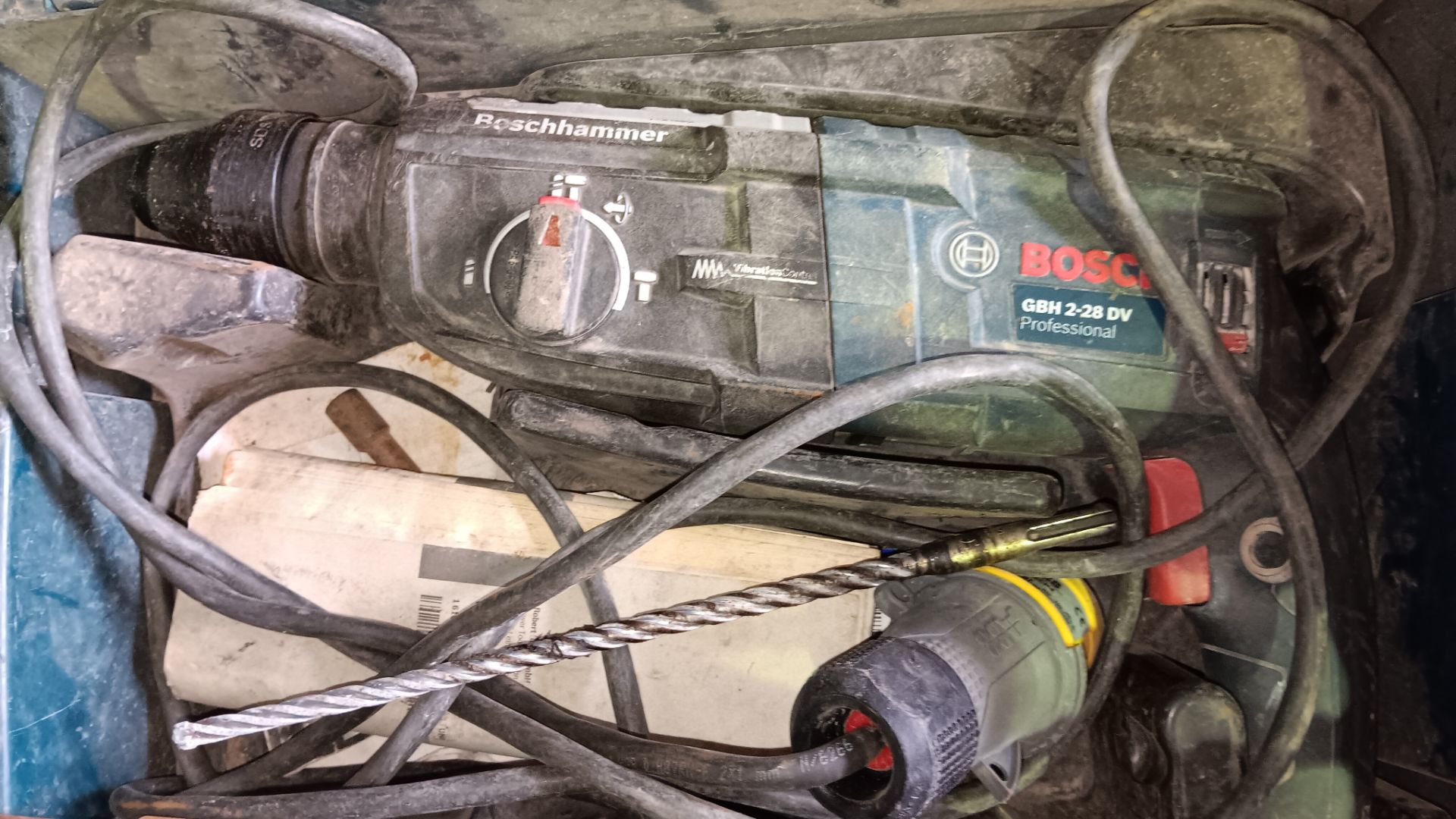 Bosch GBH2-28DV professional rotary hammer drill with case, 110v, serial number 209000074 (2012) - Image 2 of 4