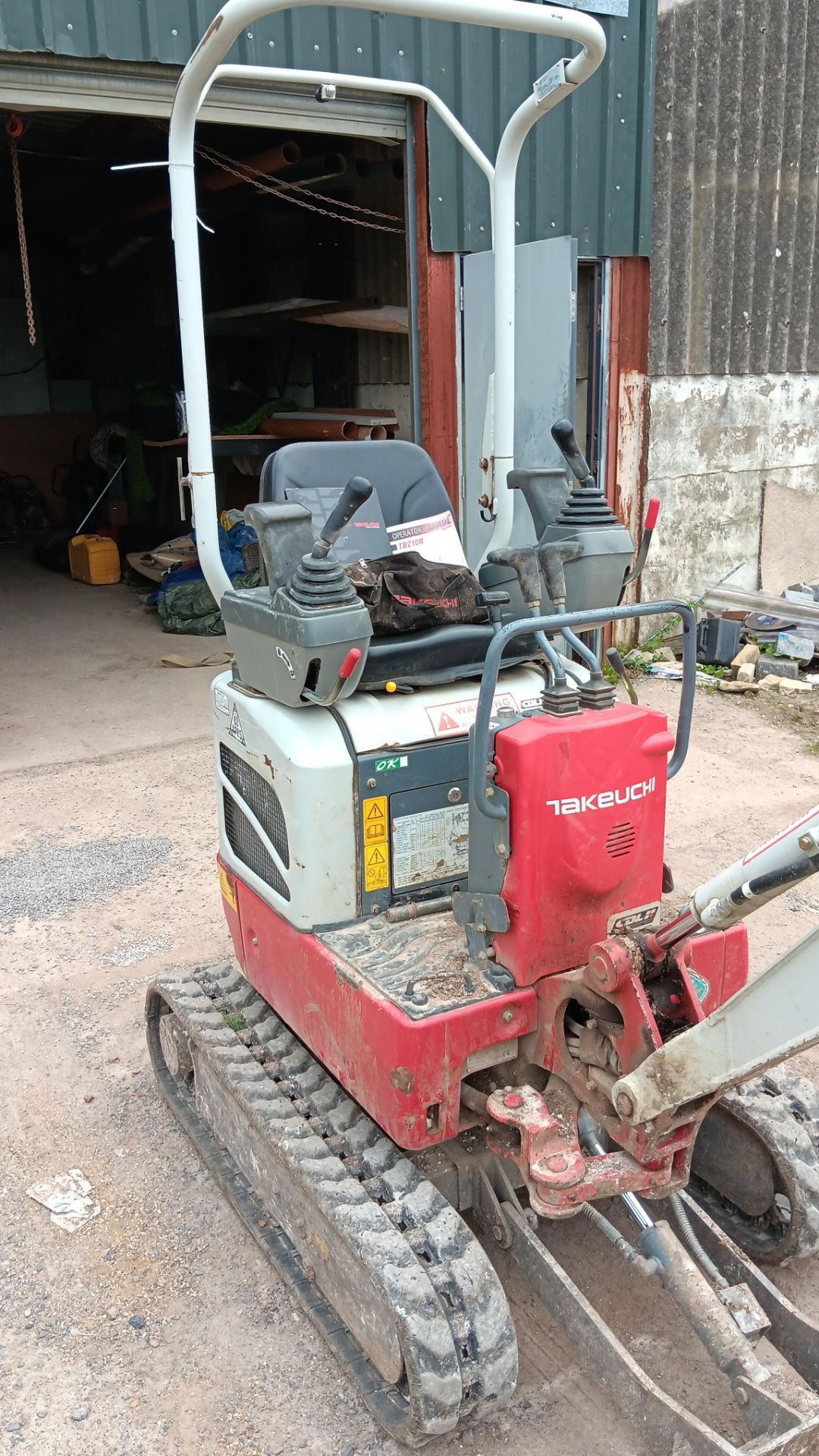 Takeuchi TB210R compact hydraulic excavator, rubber tracks, appprx 400 hours, serial number - Image 9 of 26