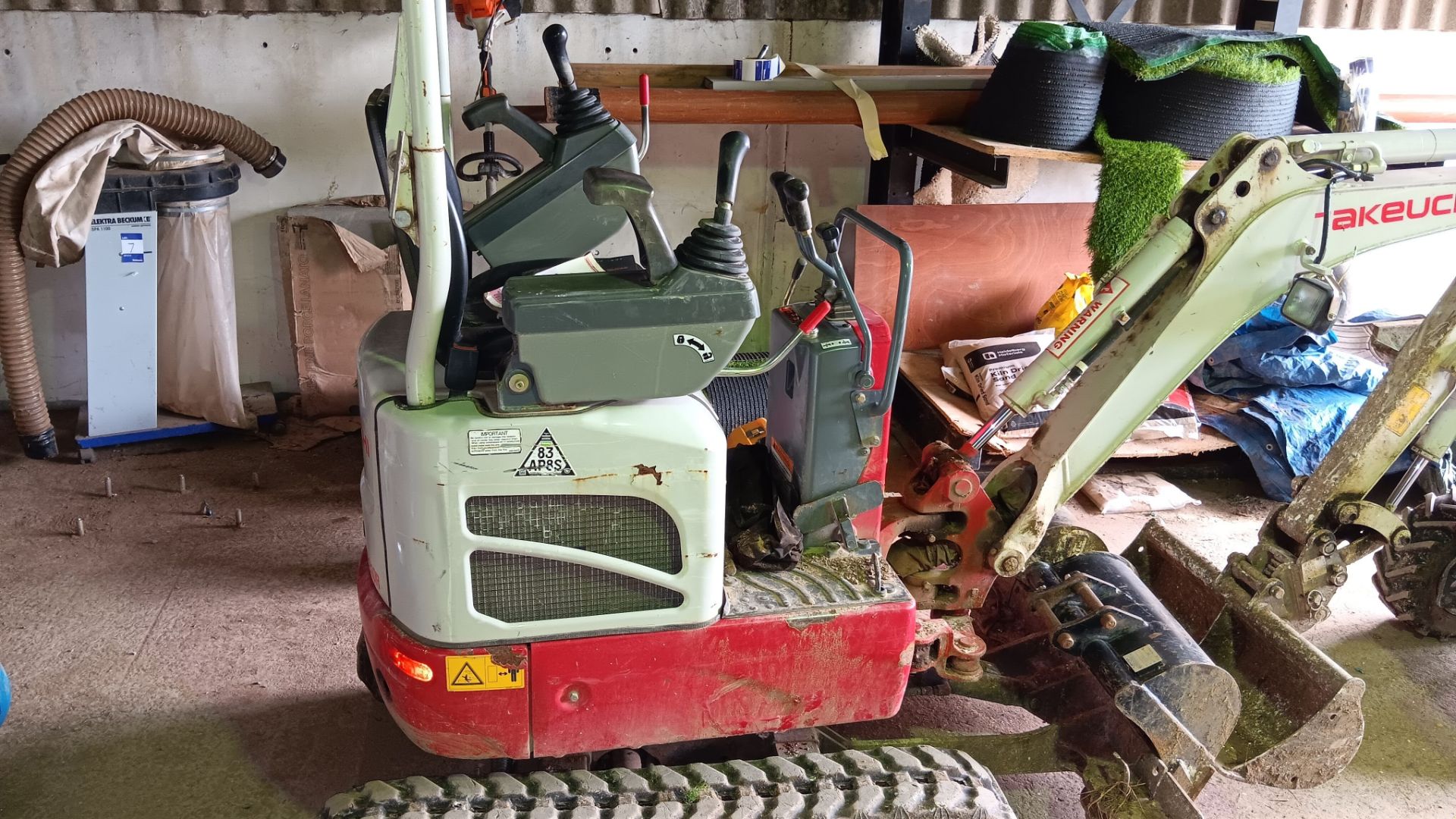 Takeuchi TB210R compact hydraulic excavator, rubber tracks, appprx 400 hours, serial number - Image 17 of 26