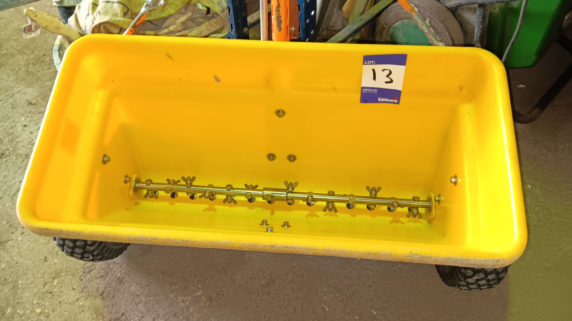 Cemo professional grade seed drop spreader - Image 4 of 4