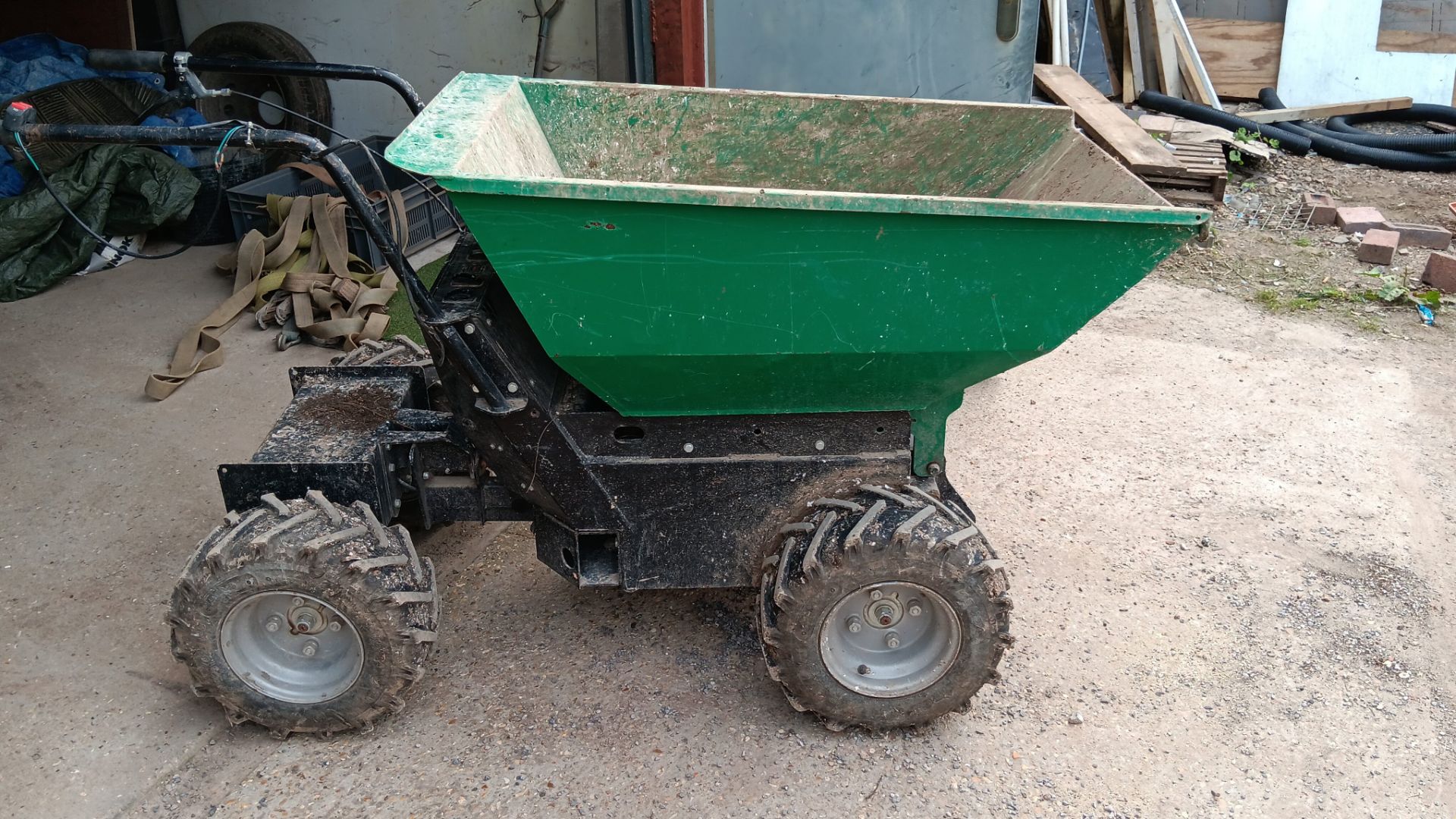 Muck Truck Power Barrow 4WD, serial number 10047E (2021) with 2 x Alpha House 12v batteries - Image 3 of 10