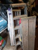 2 aluminium stands with aluminium step ladder