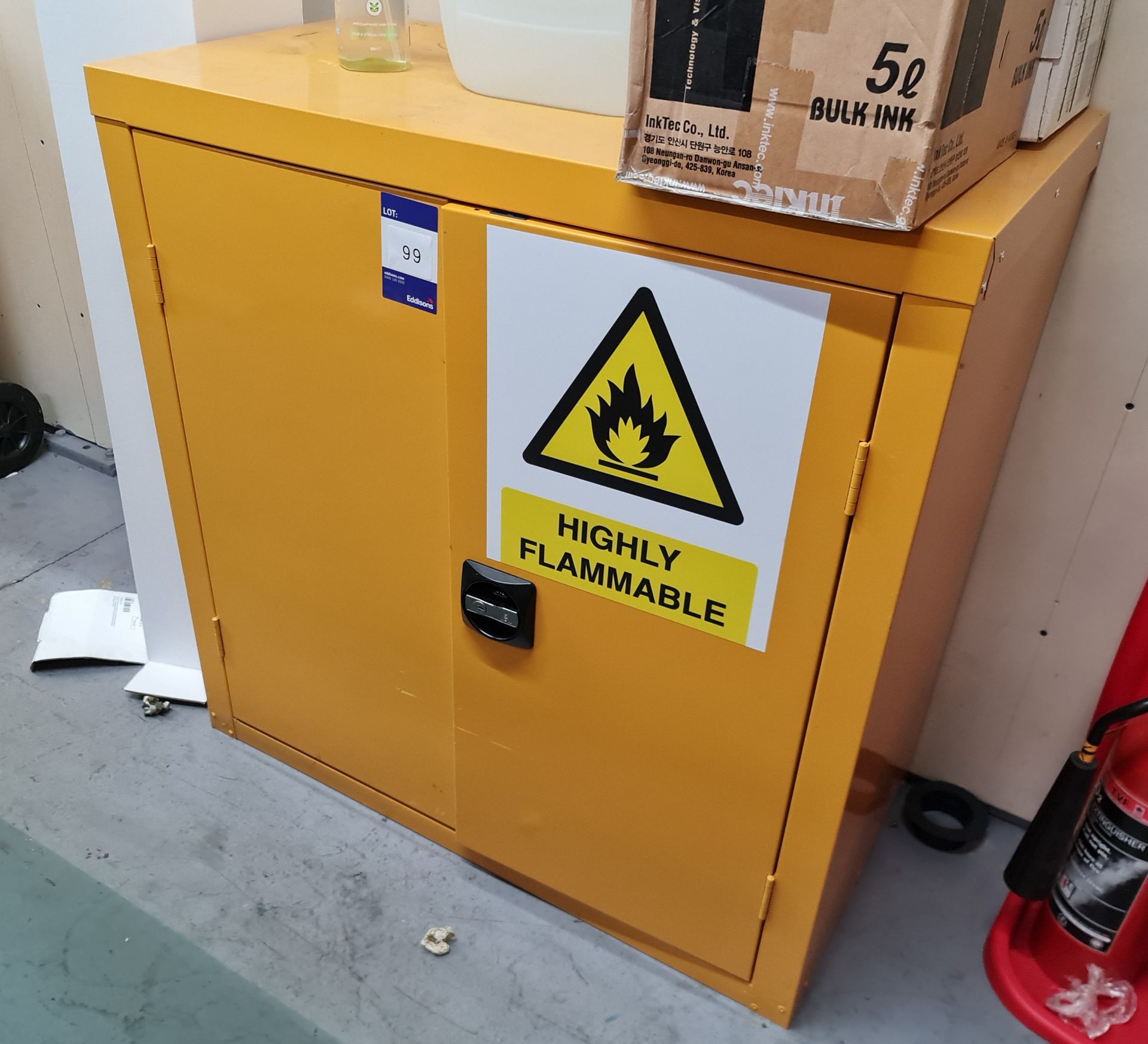 Lockable hazardous substance cabinet