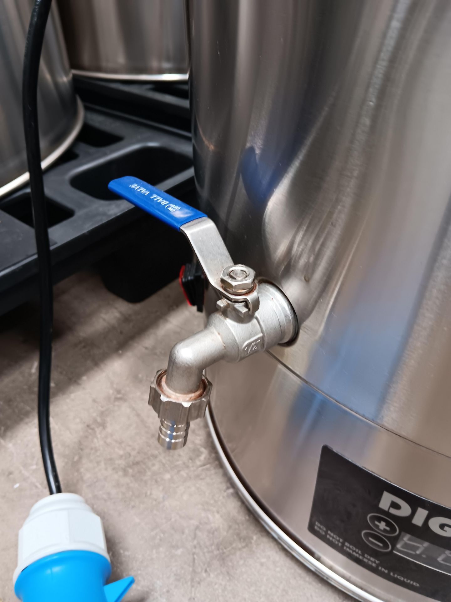 55 Litre Stainless Steel Kegland Digi Boil. Complete with stainless steel lid and bung Air lock - Image 3 of 5