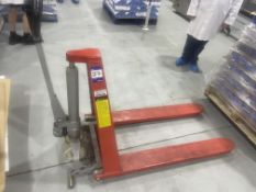 High Lift Pallet truck. 800 mm max lift at 1000 kg. SN 61103384