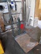 Mobile lifting platform