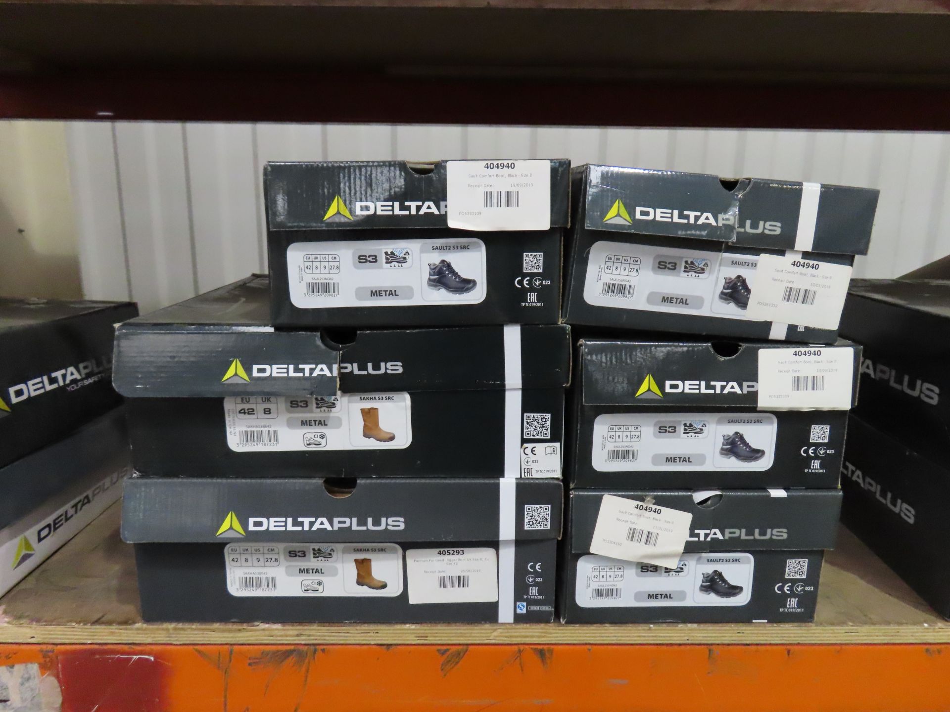 16 x pairs of DELTAPLUS safety footwear in various colours/designs (2 x size 6; 5 x size 7; 6 x size - Image 8 of 20