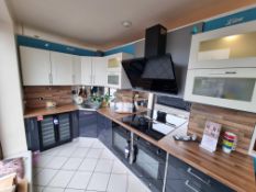 Fitted display kitchen - 1810 x 3320