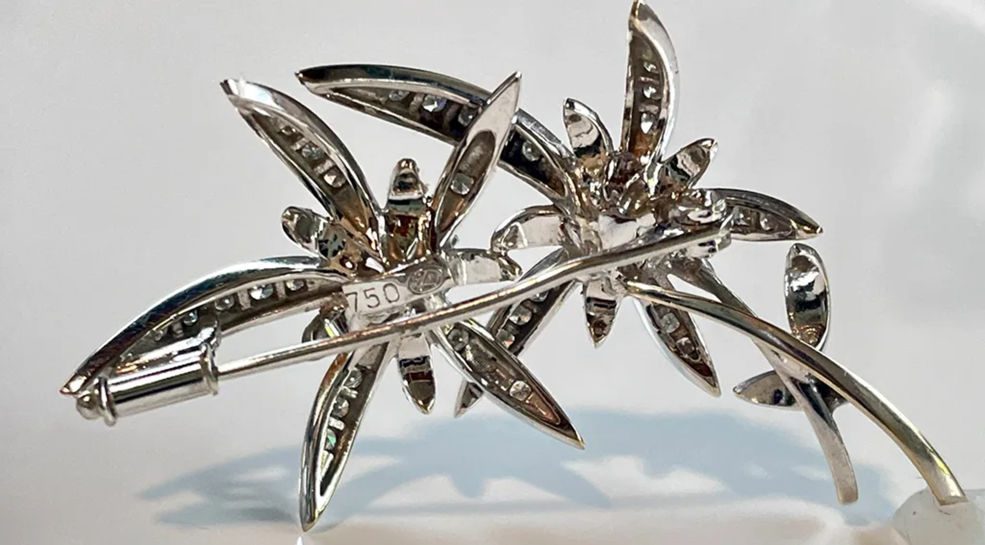 Vintage Big Diamond Flower Brooch 0.73ct - Image 5 of 5