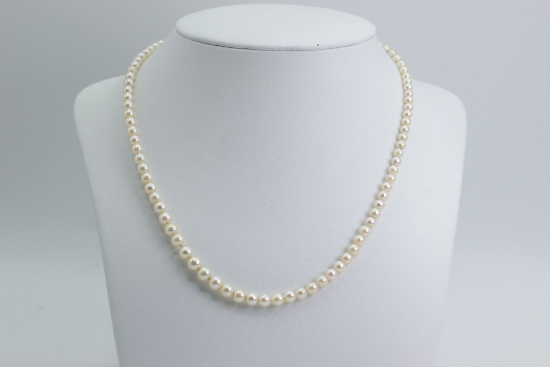 Knotted Pearl Necklace with Silver Clasp 46cm - Image 4 of 4
