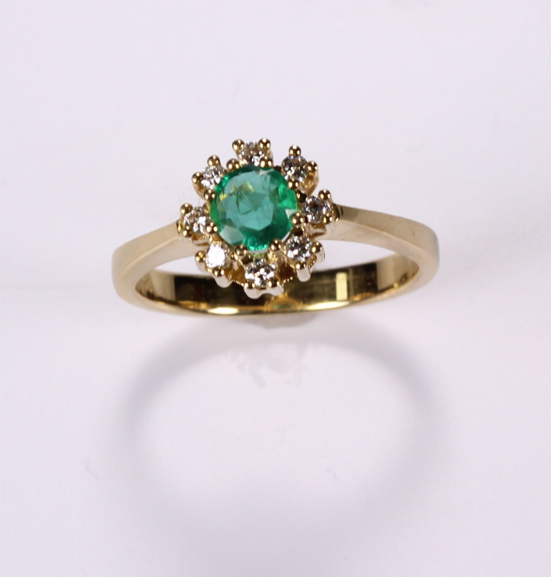 750 Gelbgold Ring mit Smaragd und Diamanten