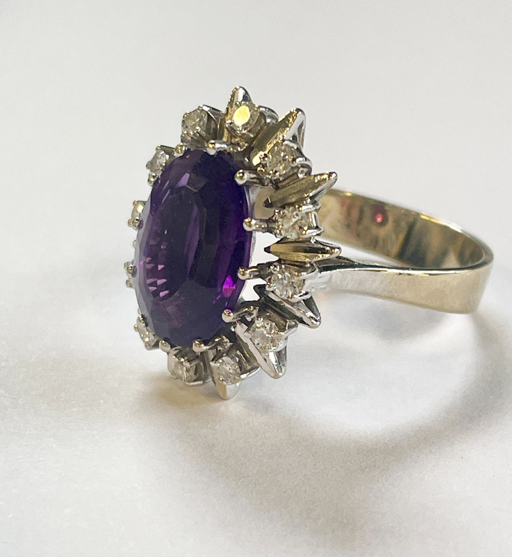 14K Gold Ring with Amethyst and Diamonds - Image 4 of 6