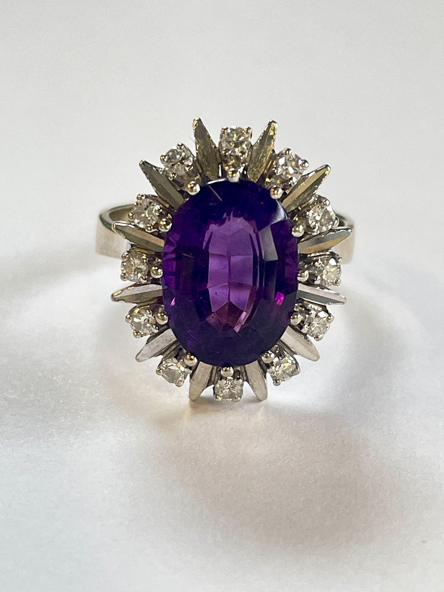 14K Gold Ring with Amethyst and Diamonds - Image 2 of 6