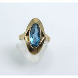 Ring aus 333 Gelbgold mit blauem Stein Vintage