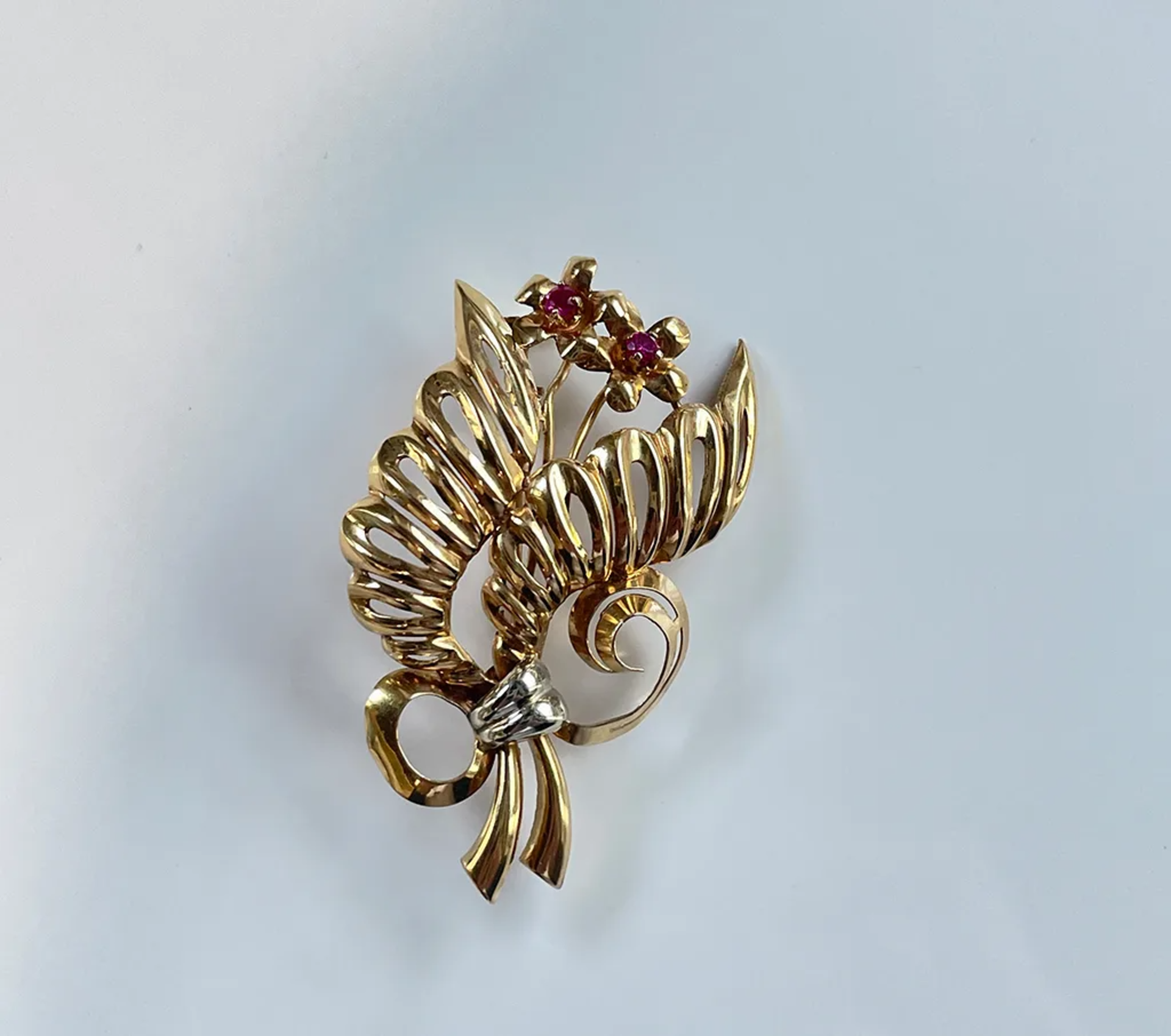 Flower Brooch with two pink stones 18K - Image 3 of 4