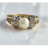 Vintage Pearl Diamond ring in 18K Gold