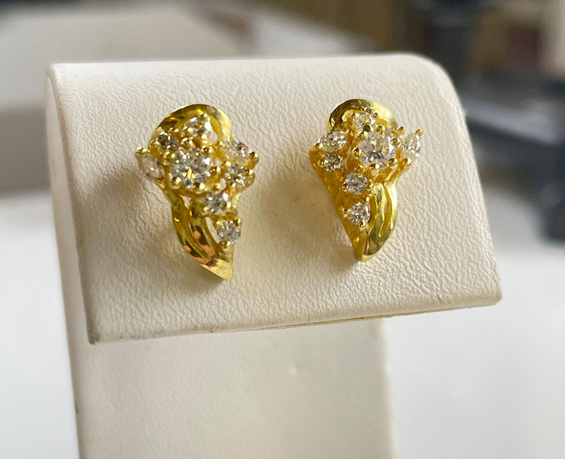 Earrings | Ear Studs 18K Gold with ca. 1ct diamonds / brilliants - Image 2 of 4