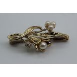 Sweet small flower brooch. 925 silver, hallmarked, gilded. Size: approx. 3.5 x 1.5cm