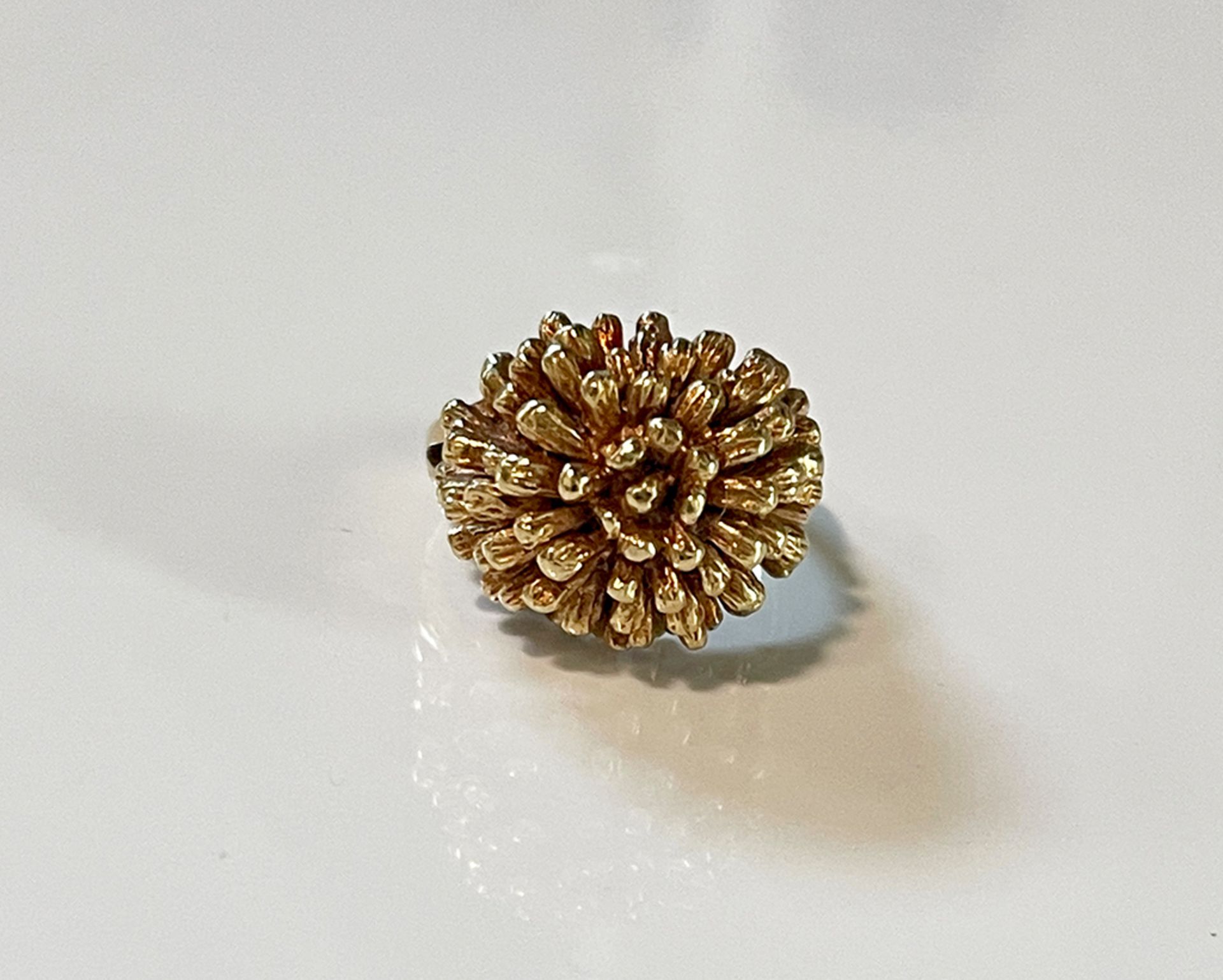 Designer Ring in Form einer Blume