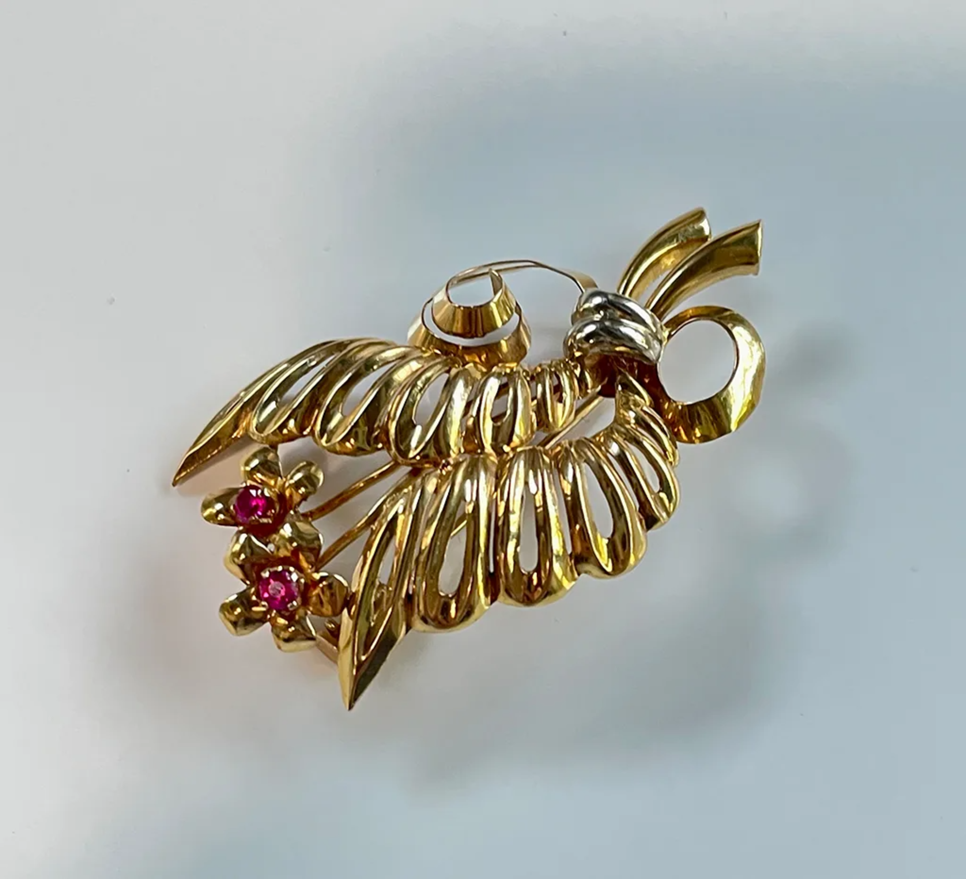 Flower Brooch with two pink stones 18K - Image 2 of 4