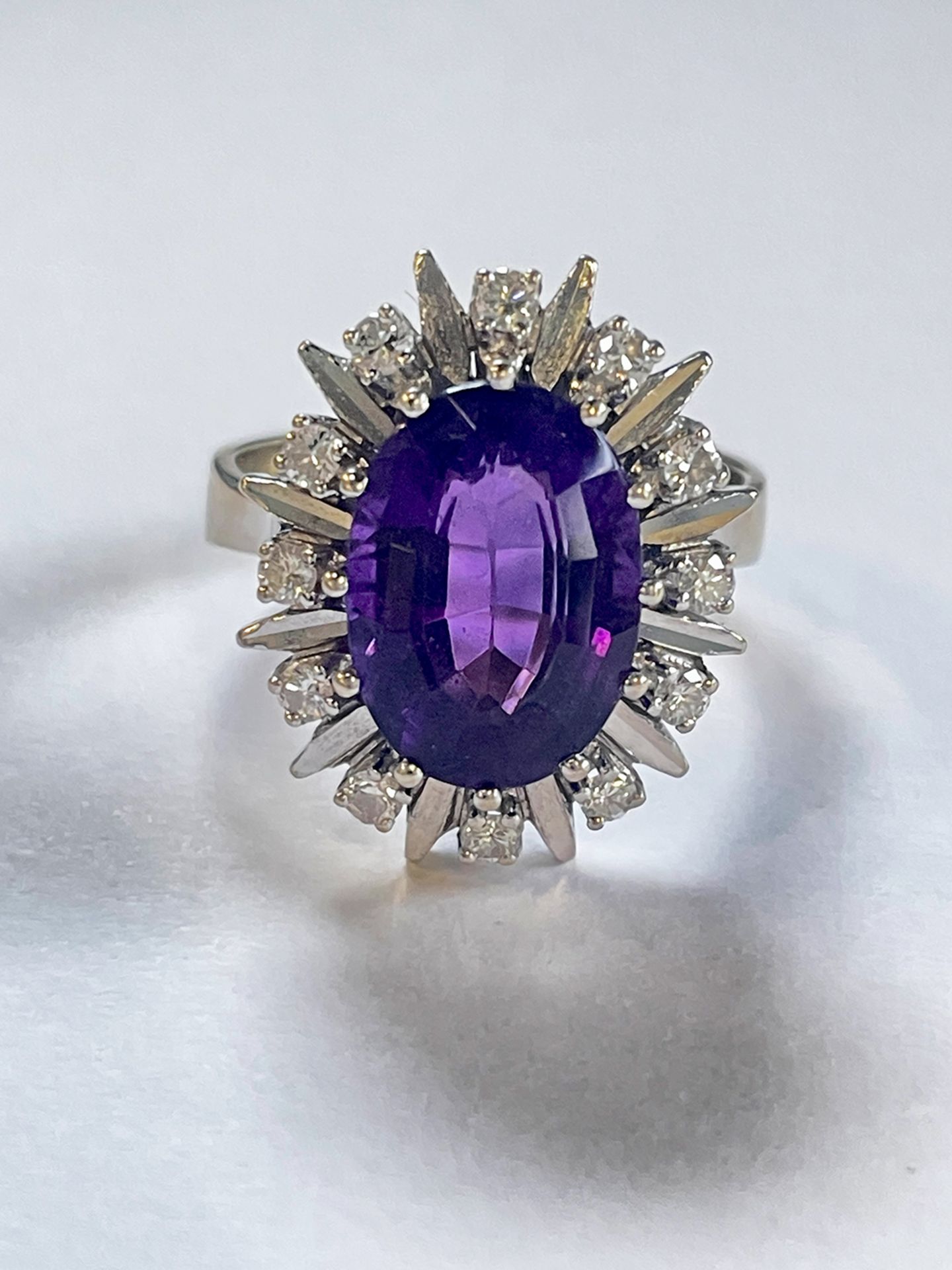 Gold Ring mit Amethyst und Diamanten