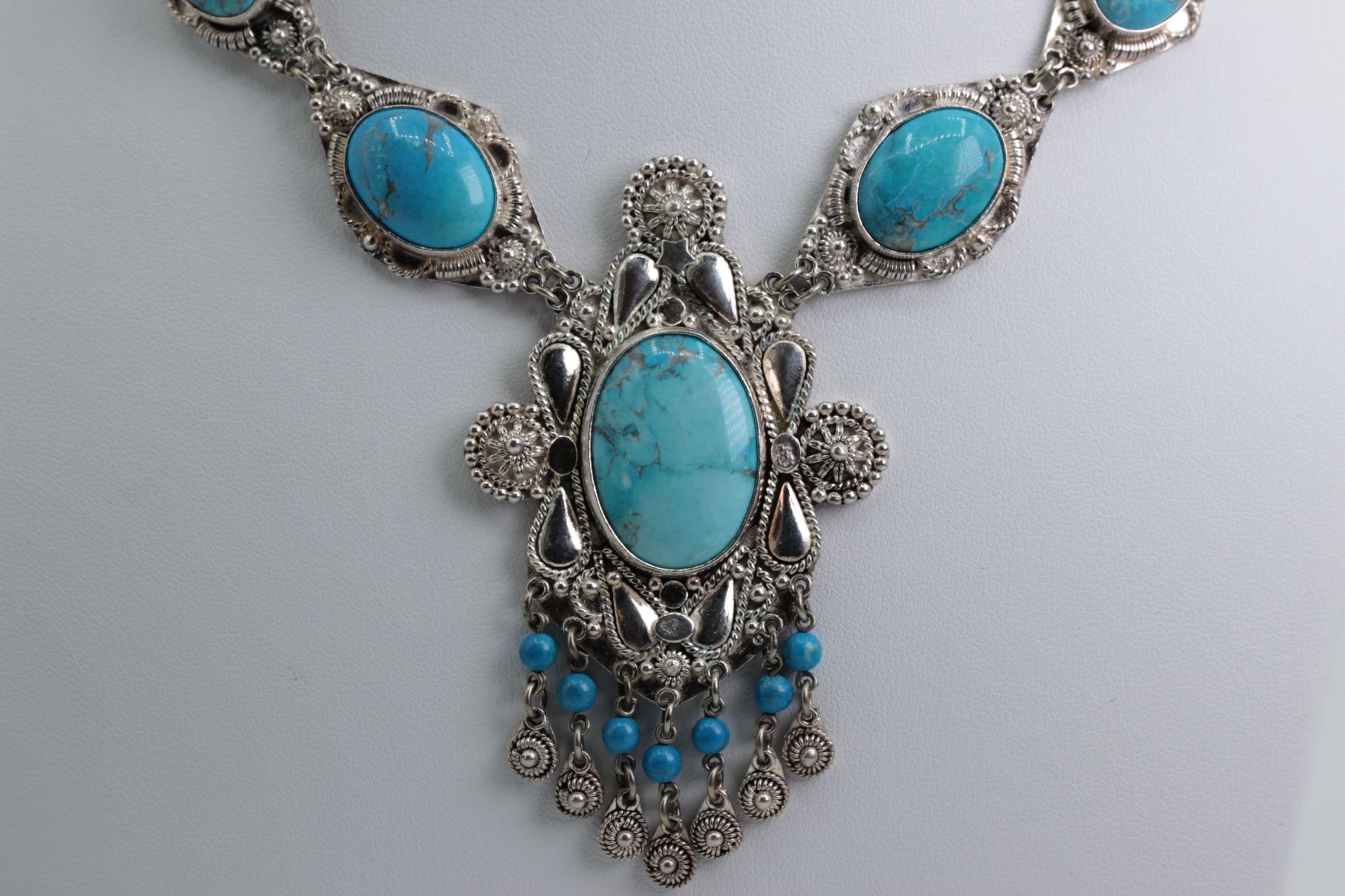 Silver necklace, oriental, with turquoise colored Stones - Image 2 of 5