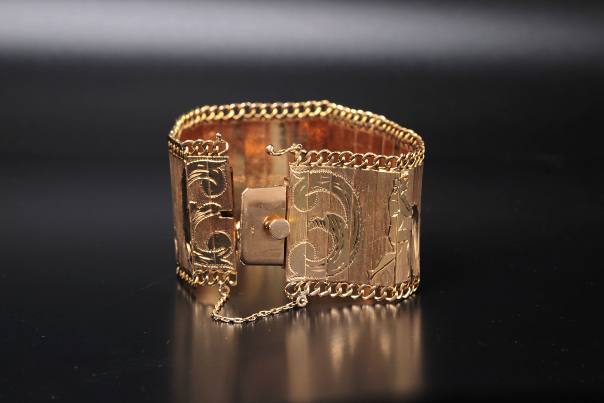Antikes Armband aus 18-karätigem Gold mit eingravierten Figuren. Unikat - Bild 4 aus 6