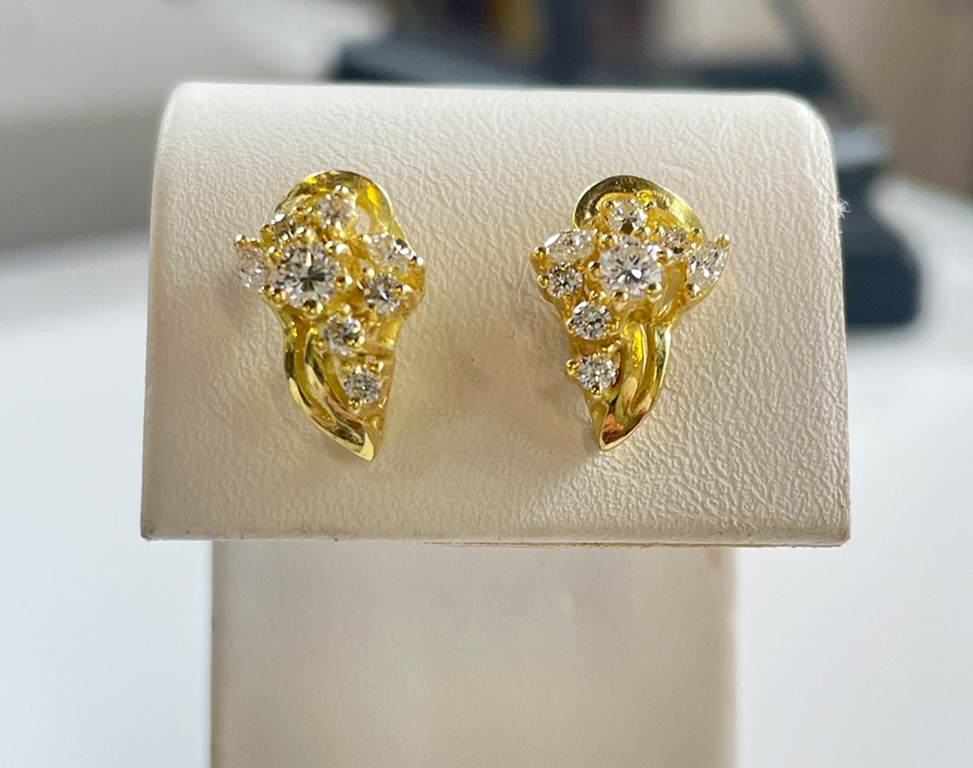 Earrings | Ear Studs 18K Gold with ca. 1ct diamonds / brilliants