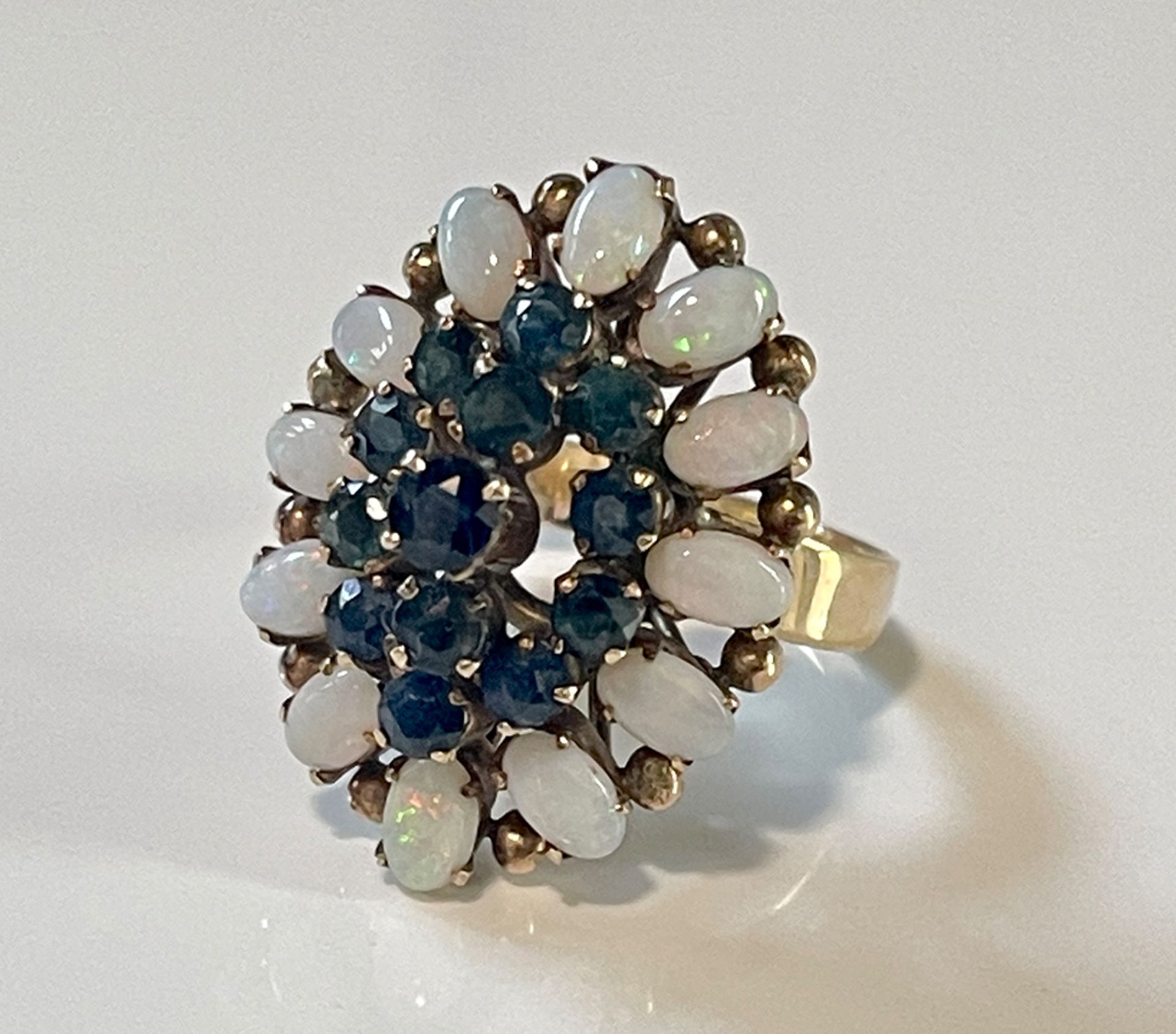 Vintage 18K Gold ring with 12 Opals and 13 Sapphires