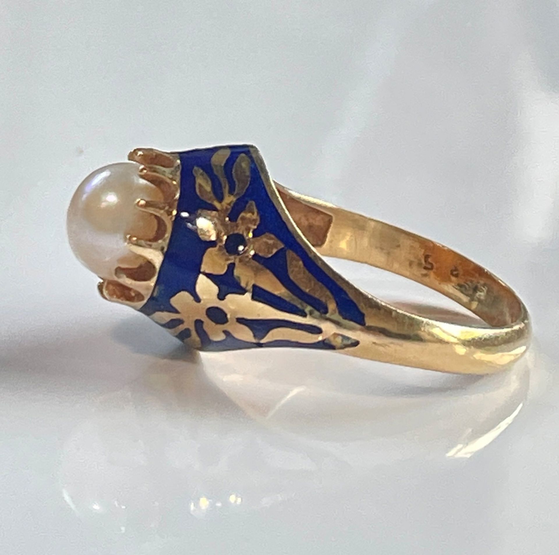 Antique ring of 18K Gold with Enamel and a Pearl - Image 5 of 5