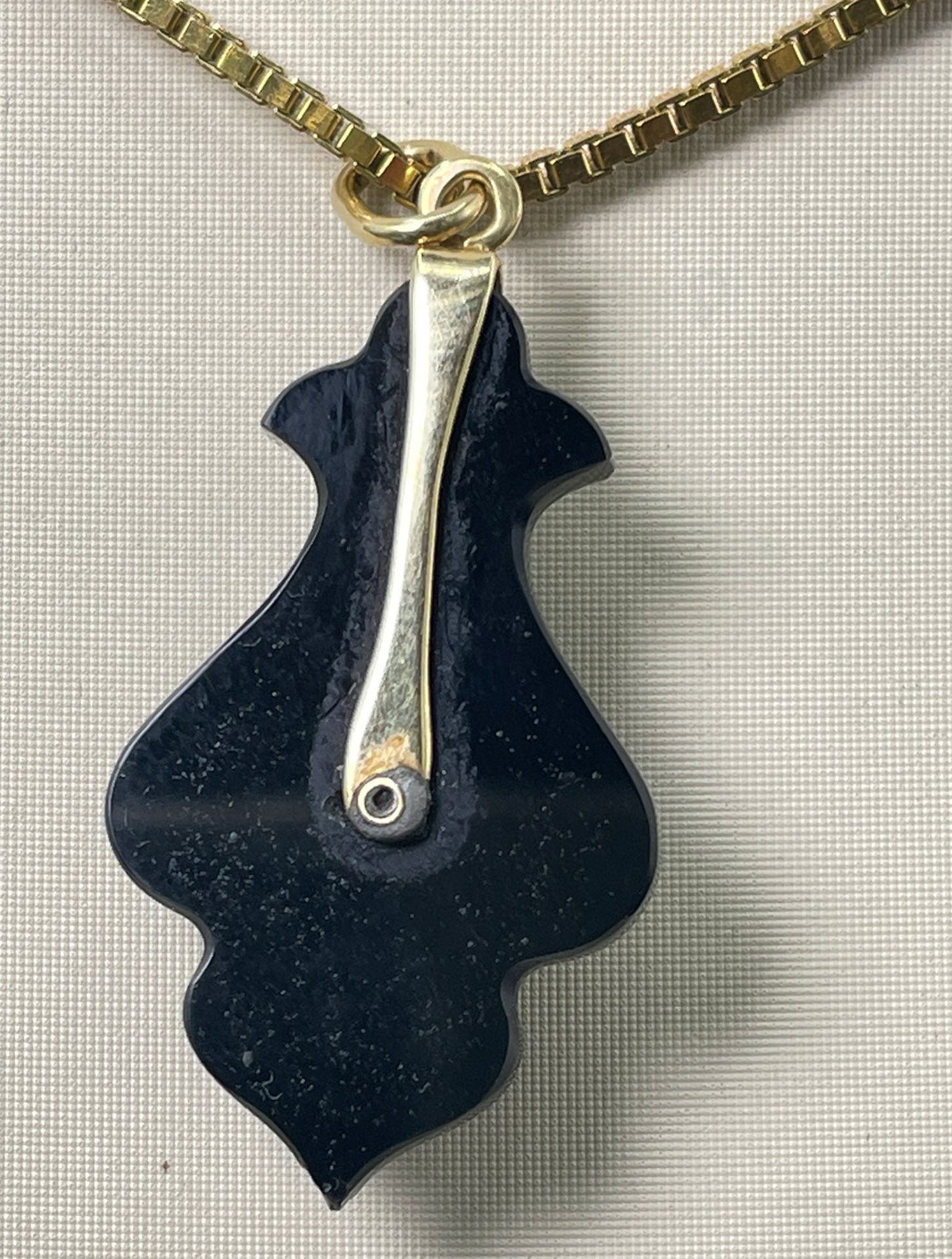 Antique onyx pendant, with 14K gold insect, pearls and diamonds - Image 5 of 5