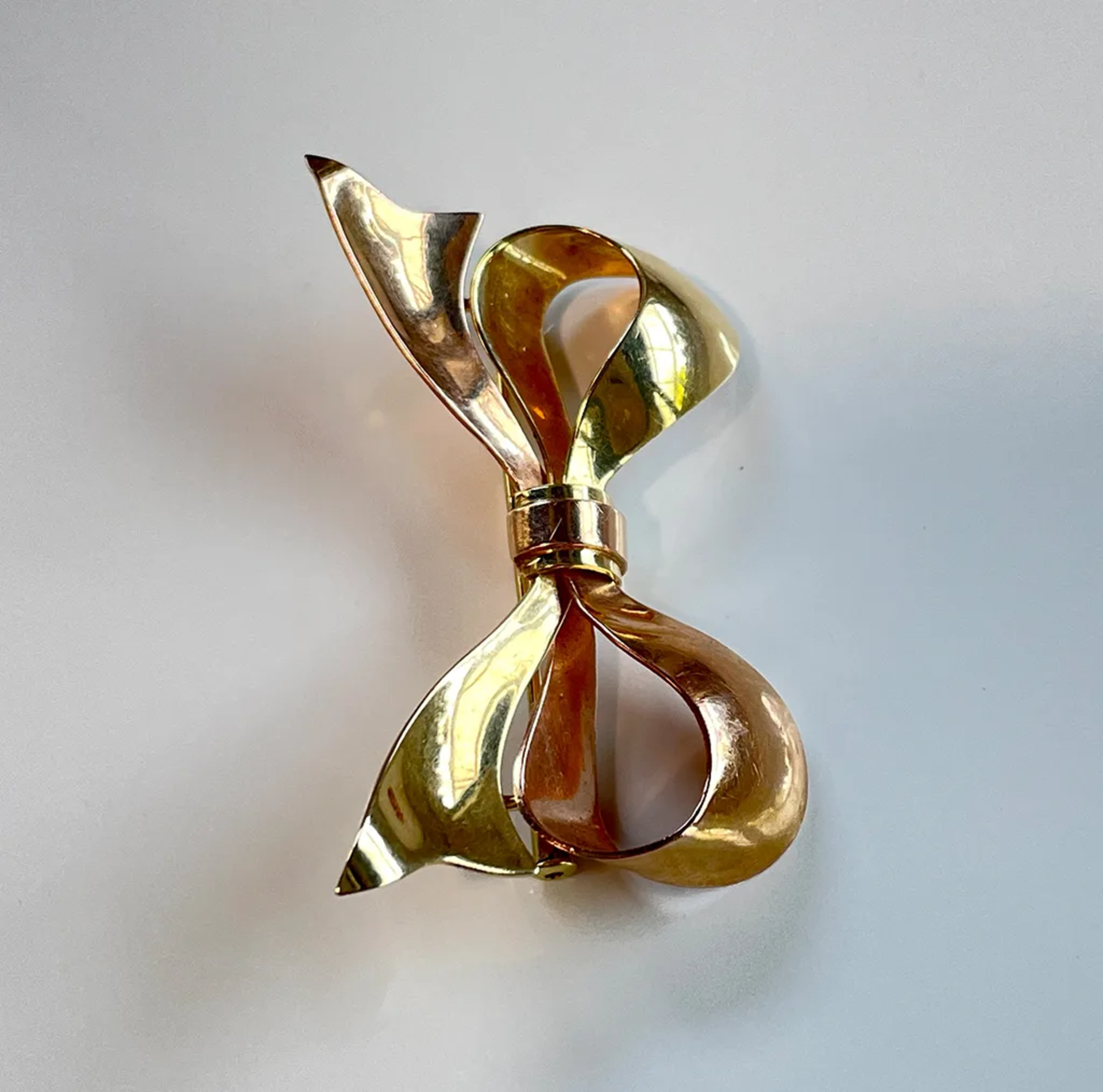 Big Vintage Bow Brooch Bi-Color 14K Gold - Image 3 of 4