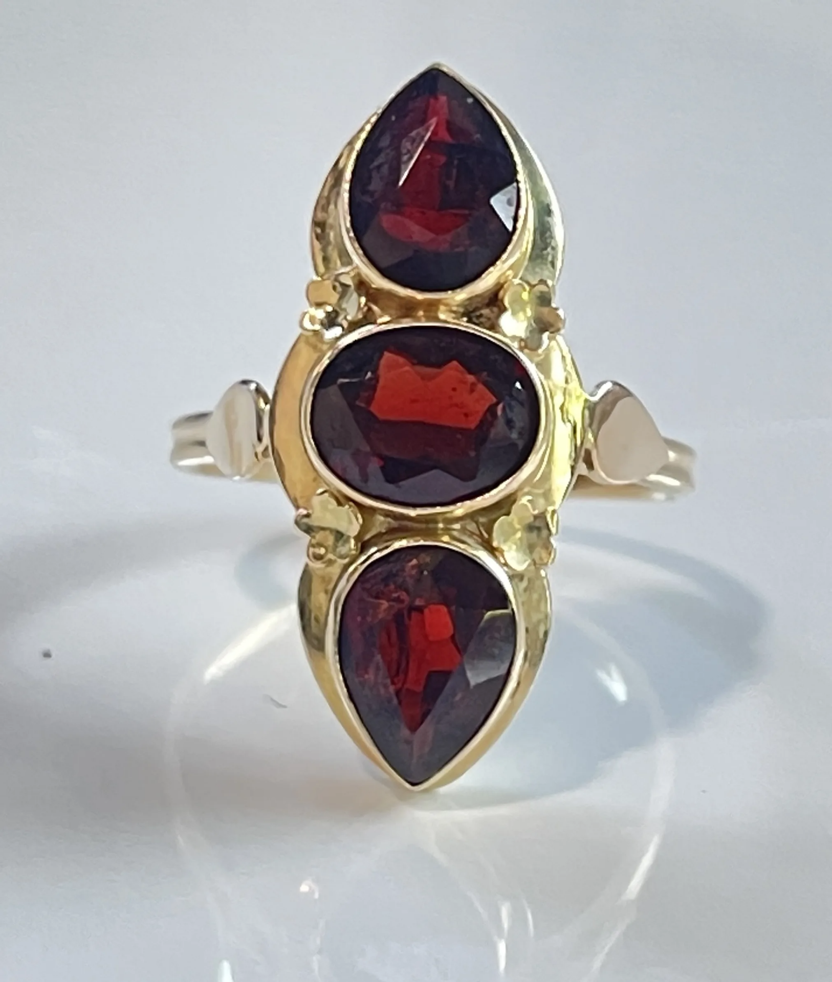 Big antique Garnet Ring 14K Yellow Gold