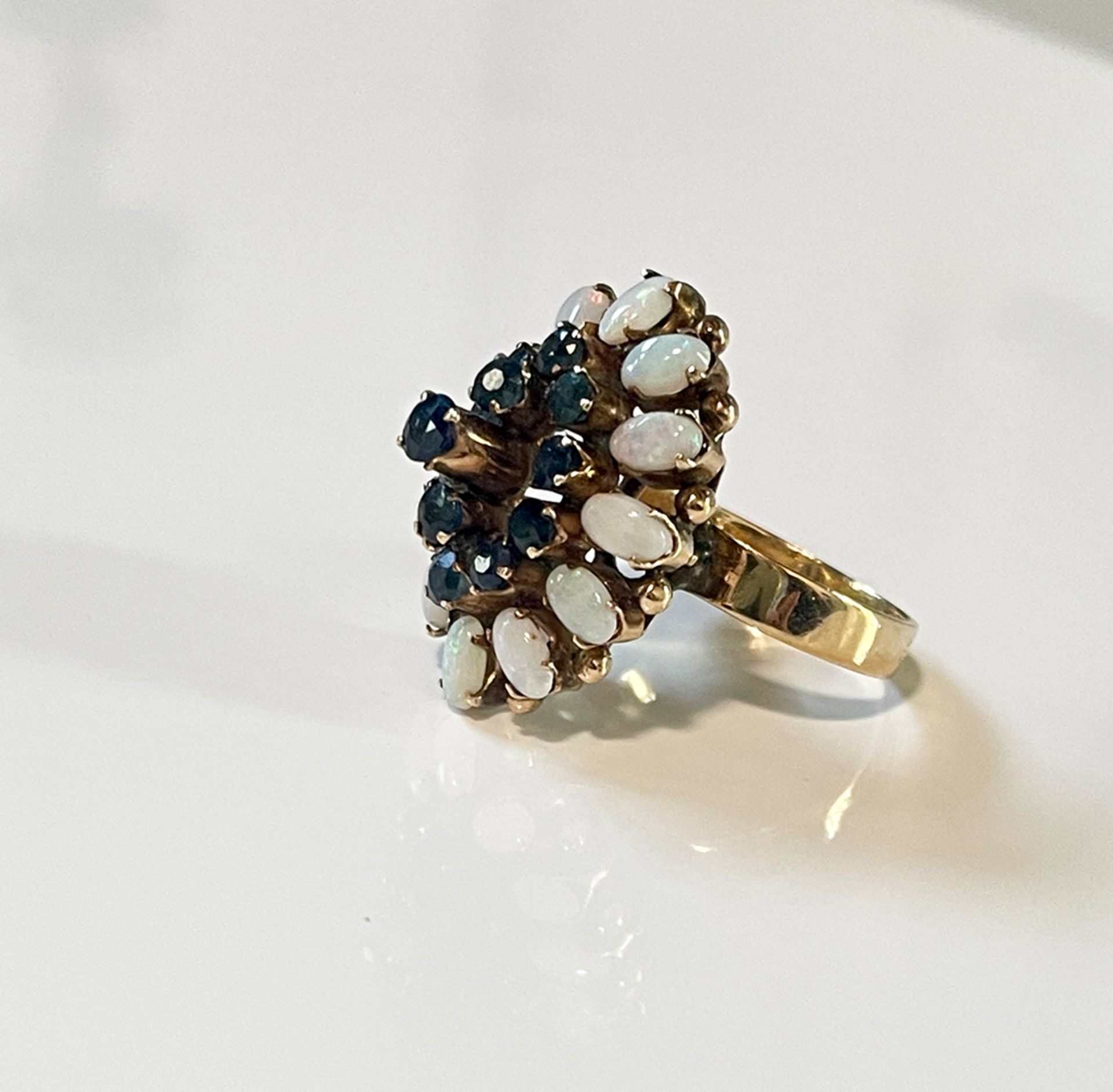 Vintage 18K Gold ring with 12 Opals and 13 Sapphires - Image 5 of 5