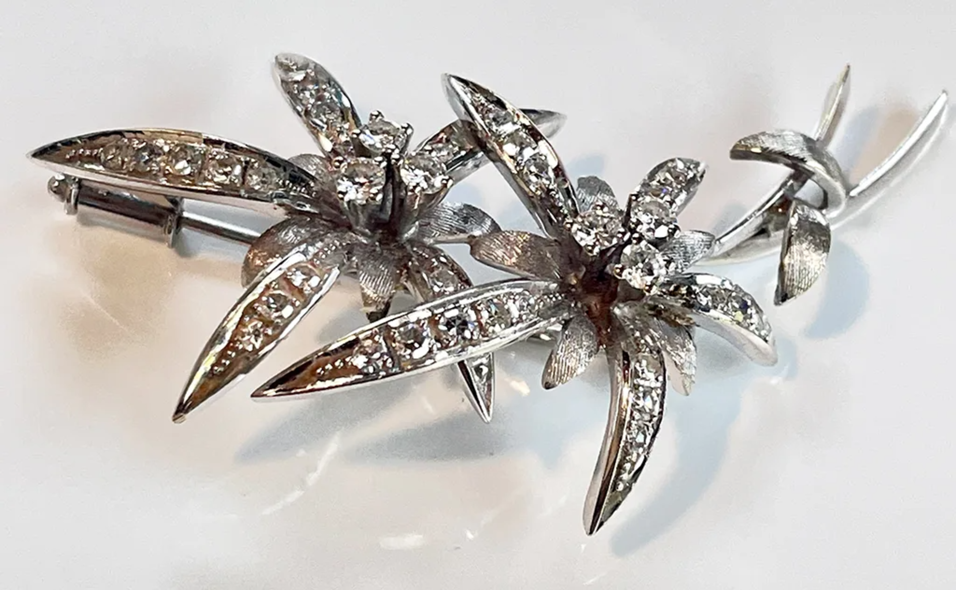 Vintage Big Diamond Flower Brooch 0.73ct - Image 4 of 5