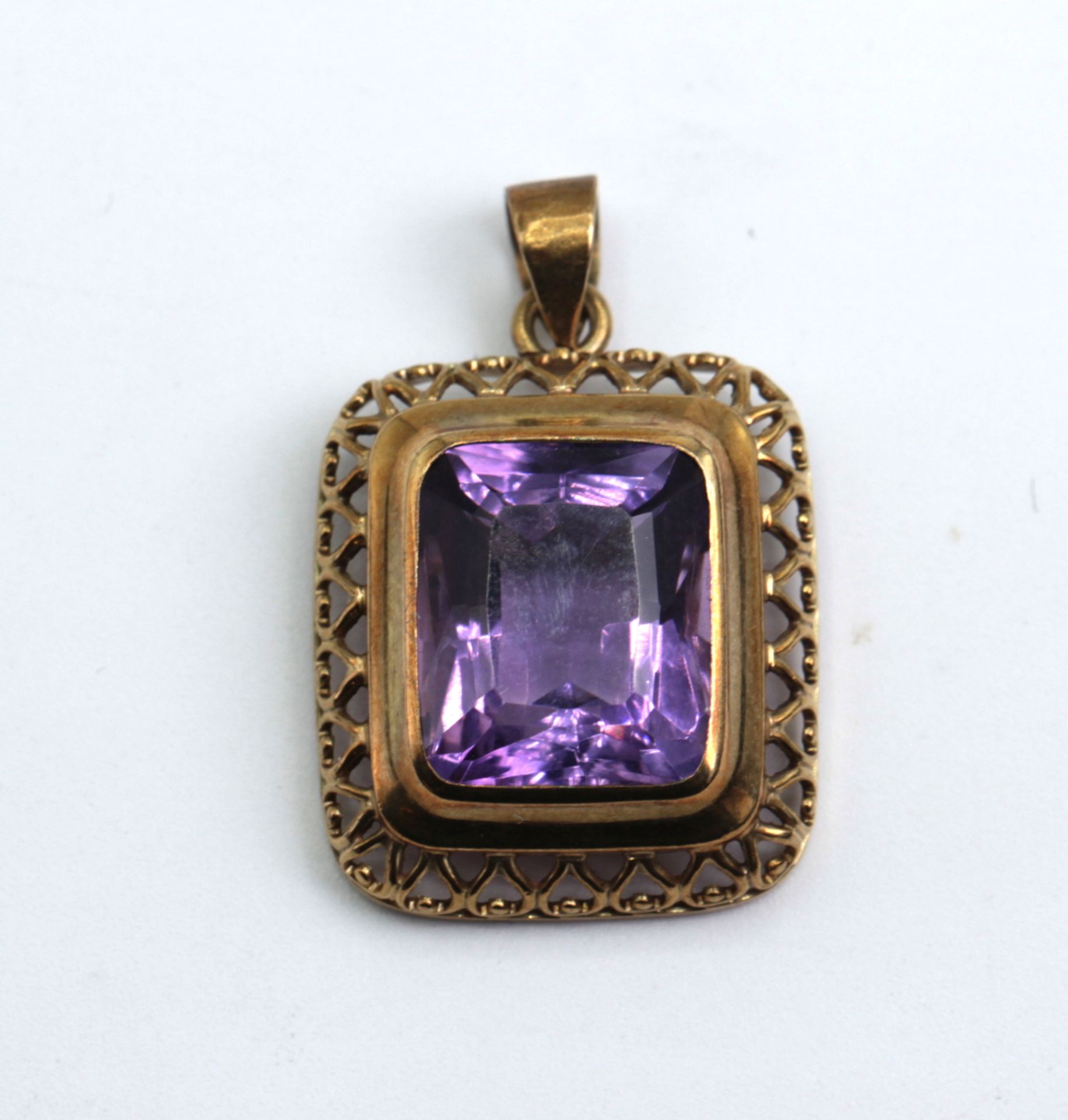 Vintage Pendant with Amethyst 8K Yellow Gold