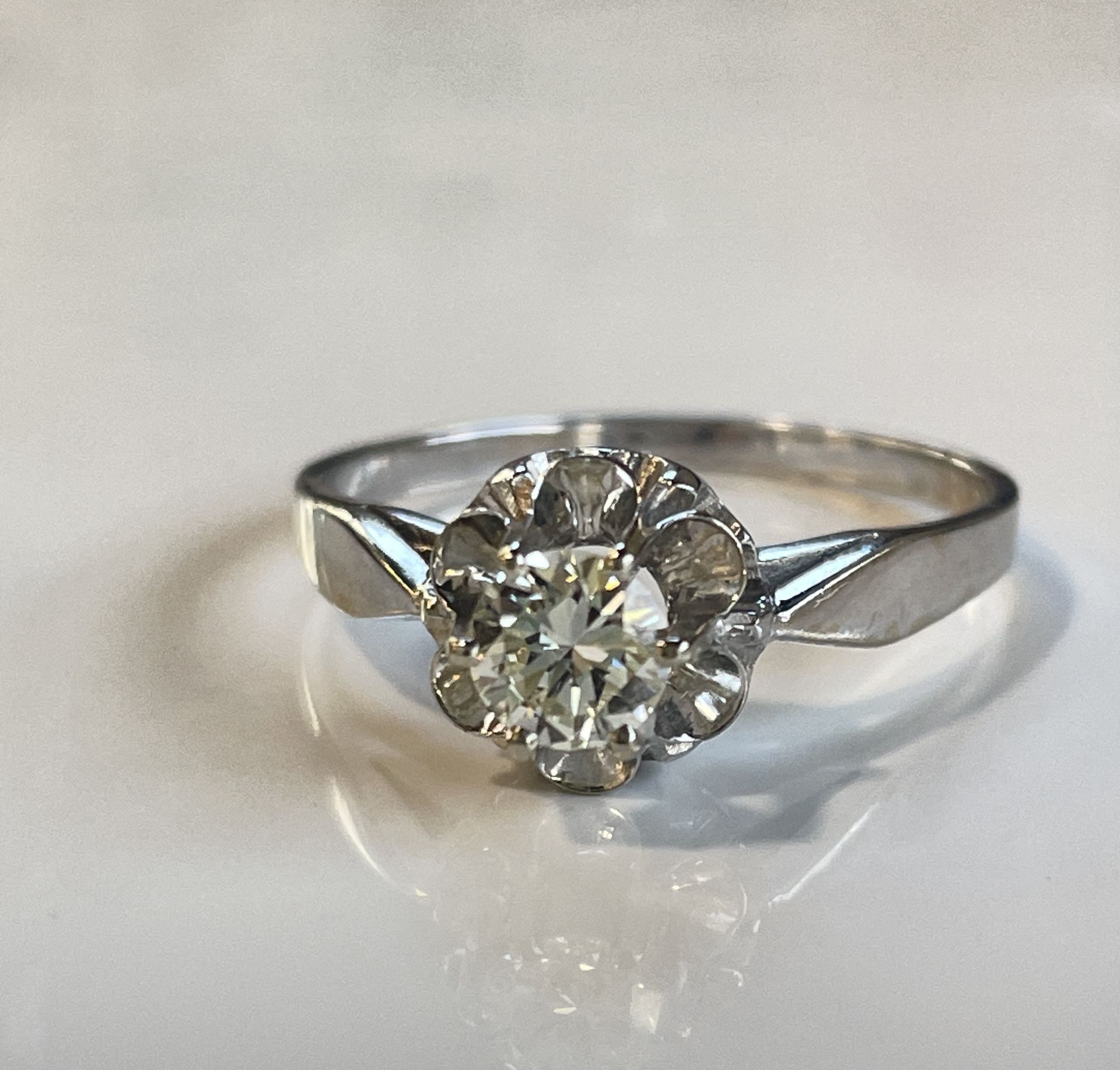 Vintage 18K white gold diamond ring, 0.5 ct.