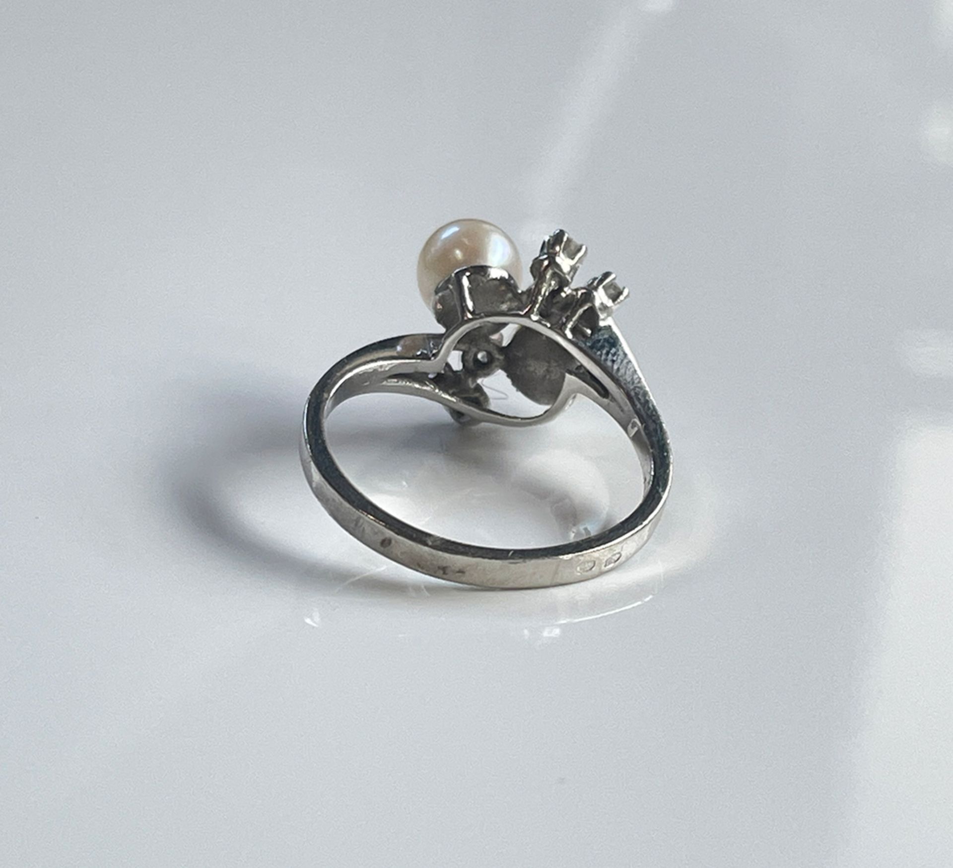 14 K White Gold Pearl and Diamond ring - Image 4 of 4