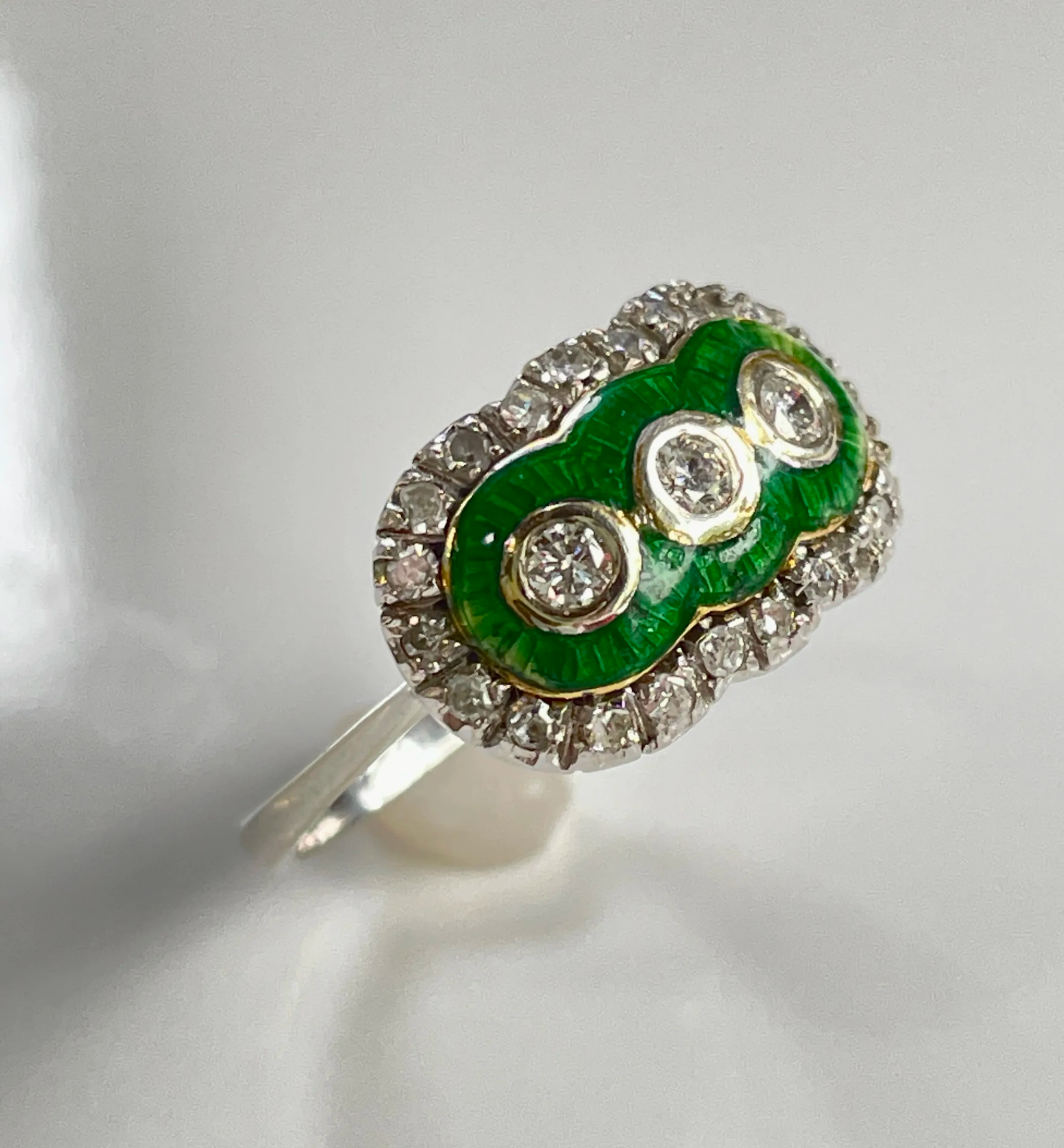Antique Art Deco Ring 18K Gold with Diamonds and Enamel - Image 3 of 4