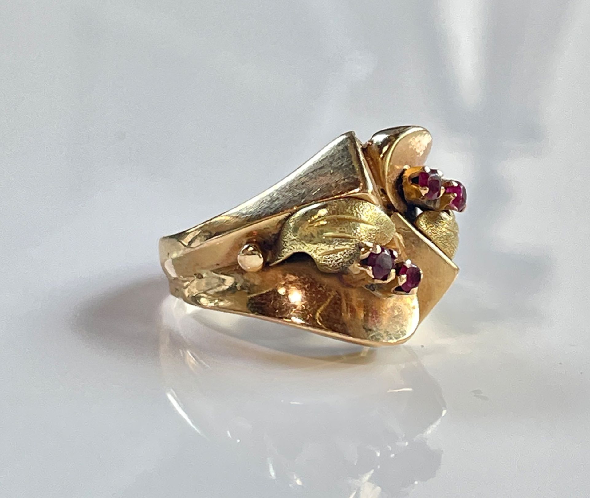 Design Ring 18K Gold ring with Pink Rubies - Image 3 of 5