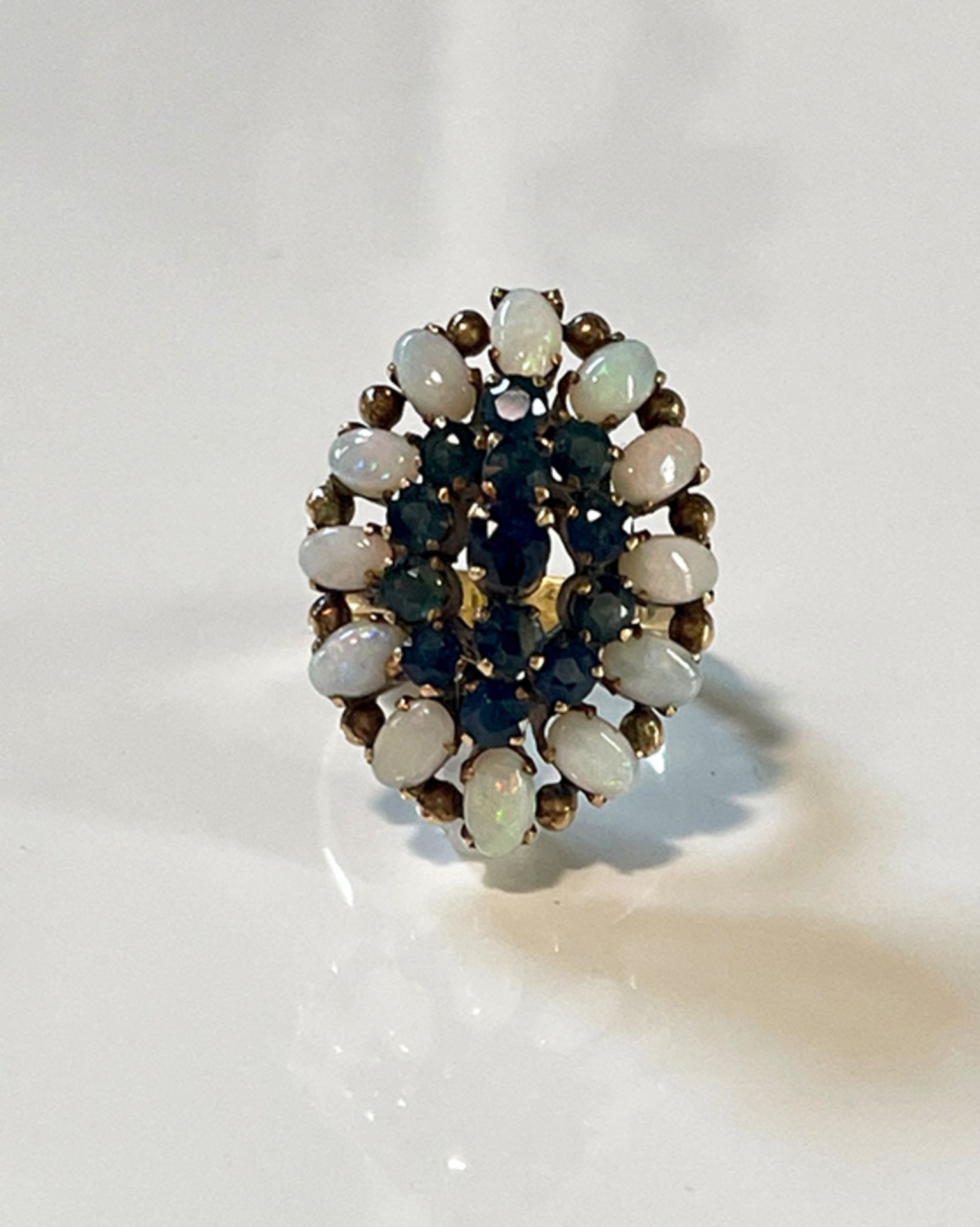 Vintage 18K Gold ring with 12 Opals and 13 Sapphires - Image 4 of 5