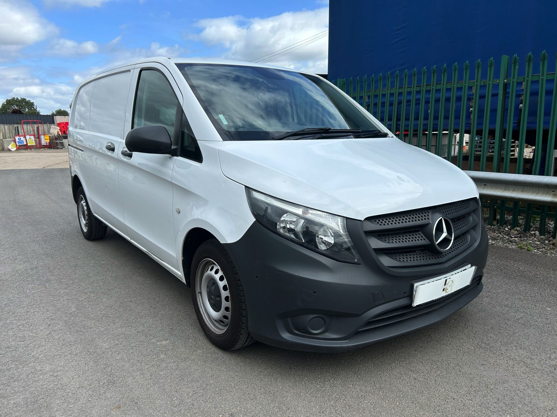 MERCEDES VITO 1.7 110 CDI PURE ( 70-REG )- AIR CON - 1 OWNER - ONLY 45K MILES- 6 SPEED - Image 2 of 24