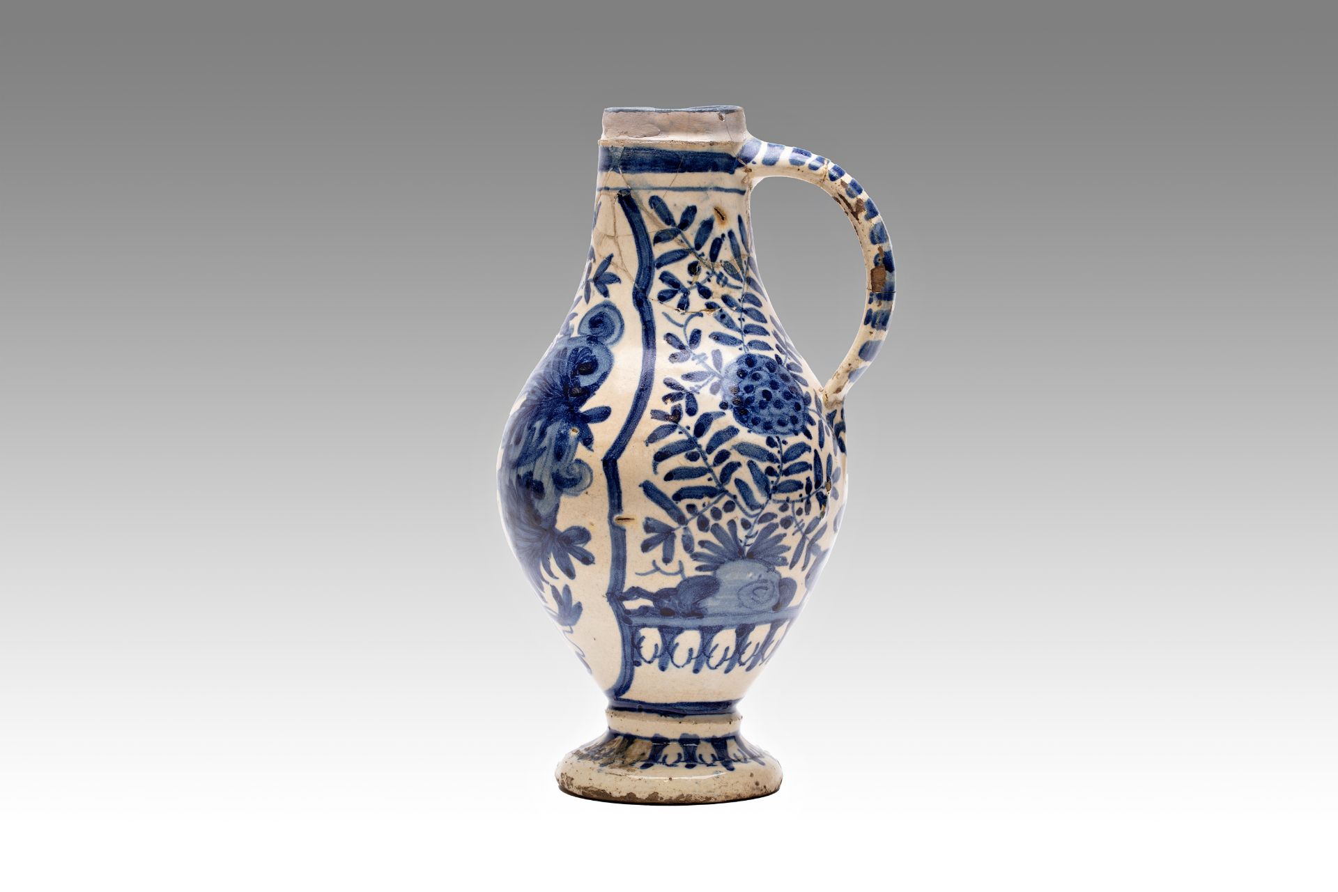 JUG WITH HERALDIC EMBLEM | South Europe (South Europe / South European - 18th century) - Bild 3 aus 4